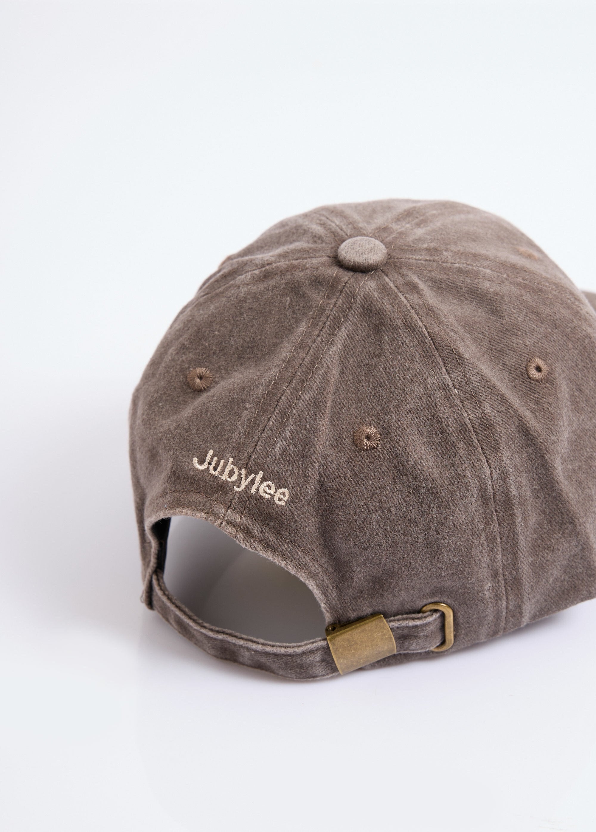 Cappellino_in_denim_usato,_ricamo_a_cuore_Marron_DE1_slim