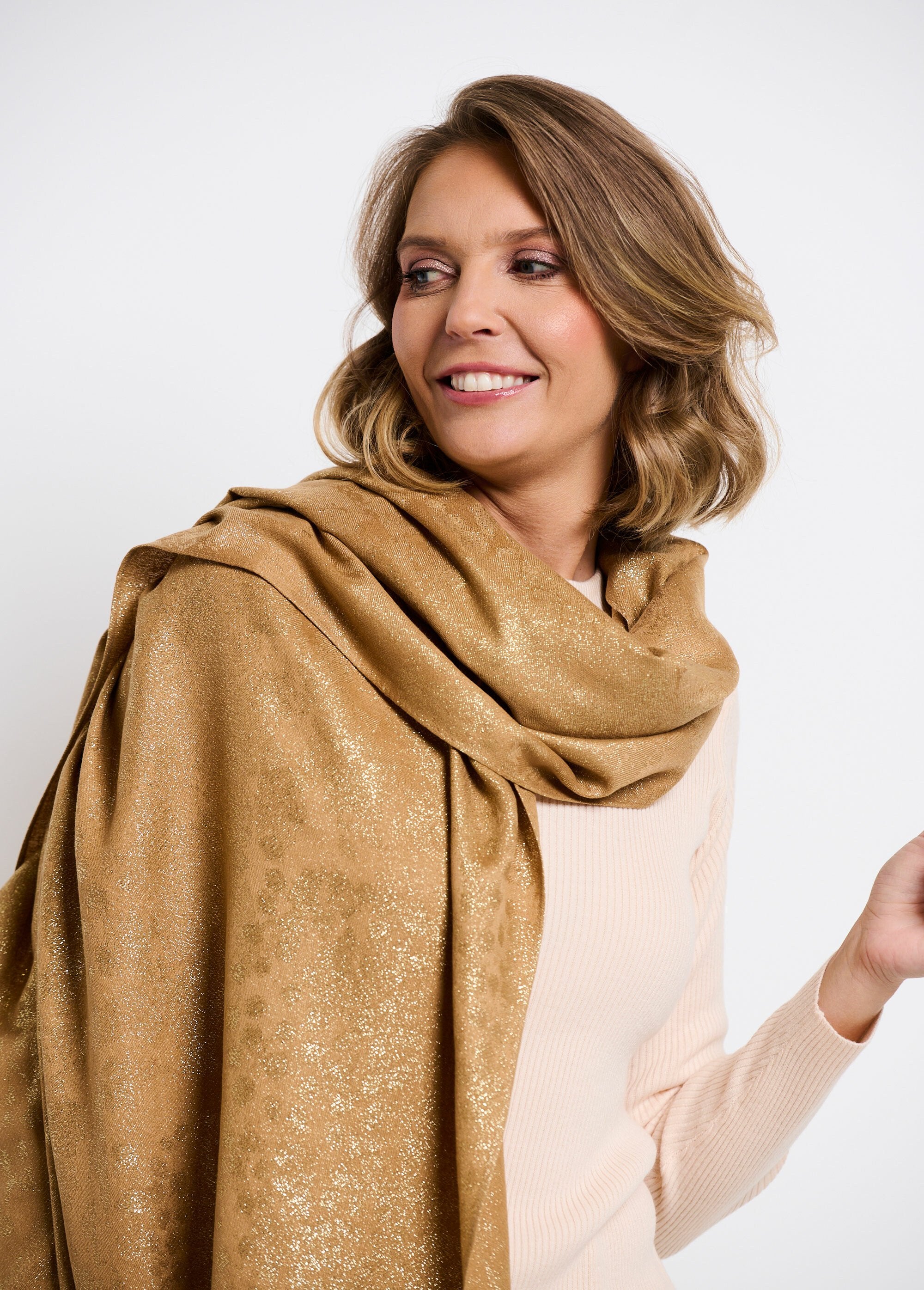 Sciarpa_metallizzata_con_stampa_animalier_Camel_DE2_slim