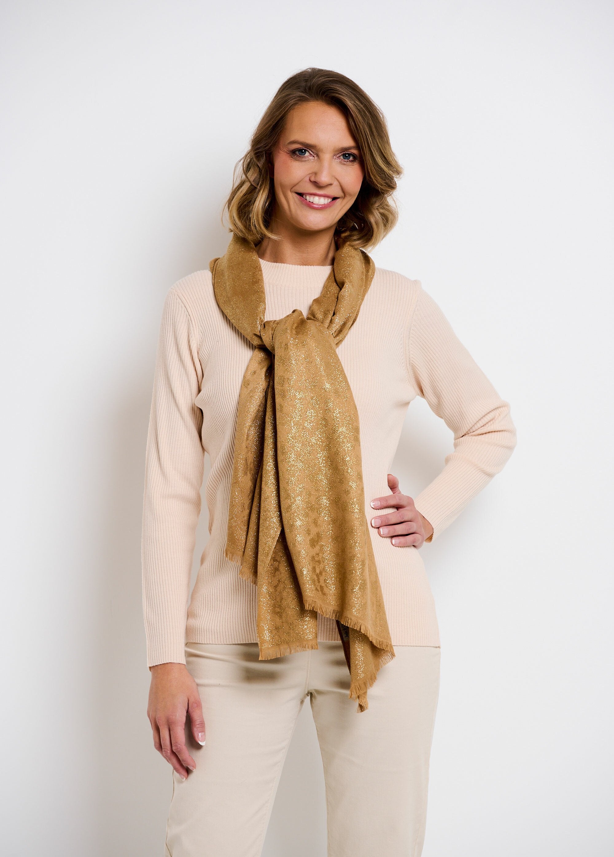 Sciarpa_metallizzata_con_stampa_animalier_Camel_FA1_slim
