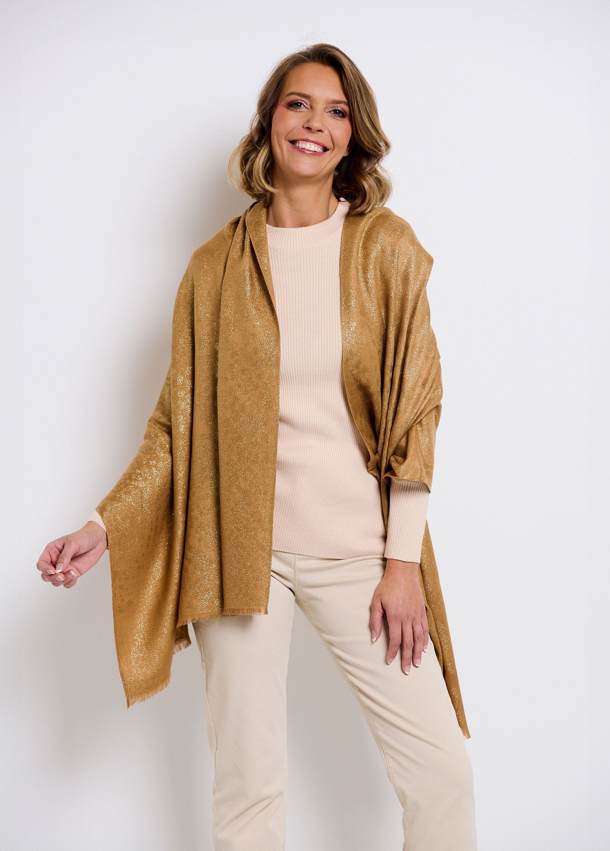 Sciarpa_metallizzata_con_stampa_animalier_Camel_FA2_slim