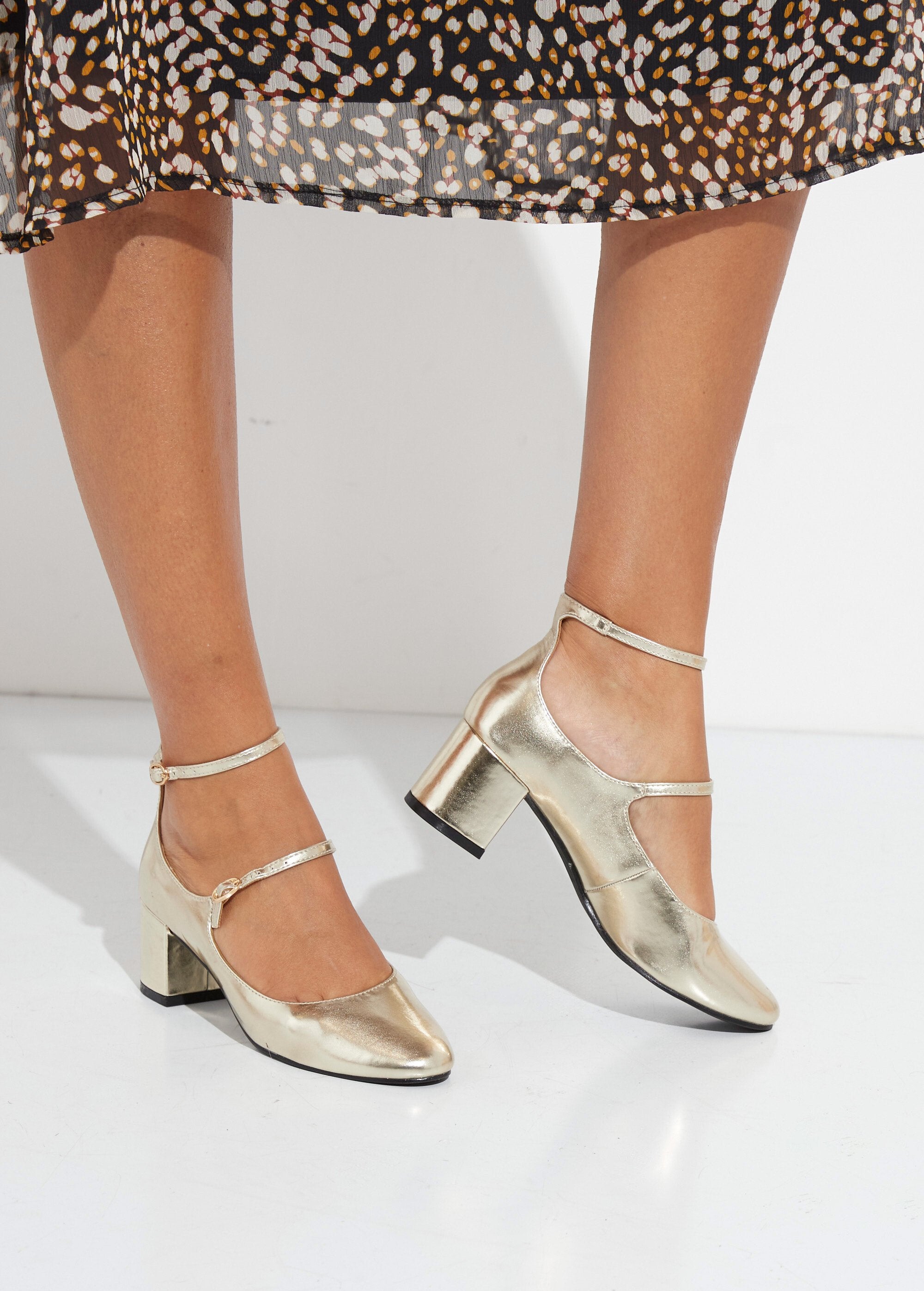 Stivaletti_a_punta_tonda_con_cinturini_sottili_Dore_SF1_slim