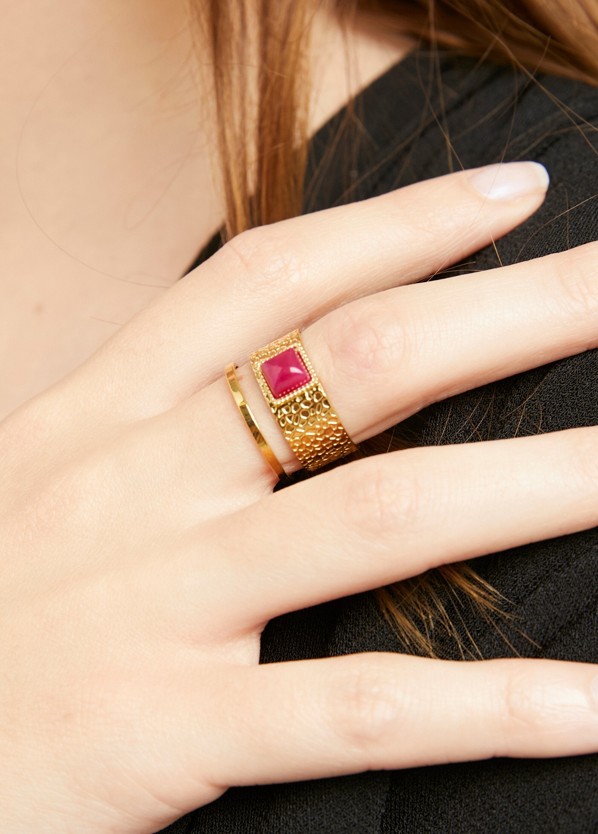 Anello_largo_in_acciaio_con_pietra_cabochon_Dore_et_rose_FA2_slim