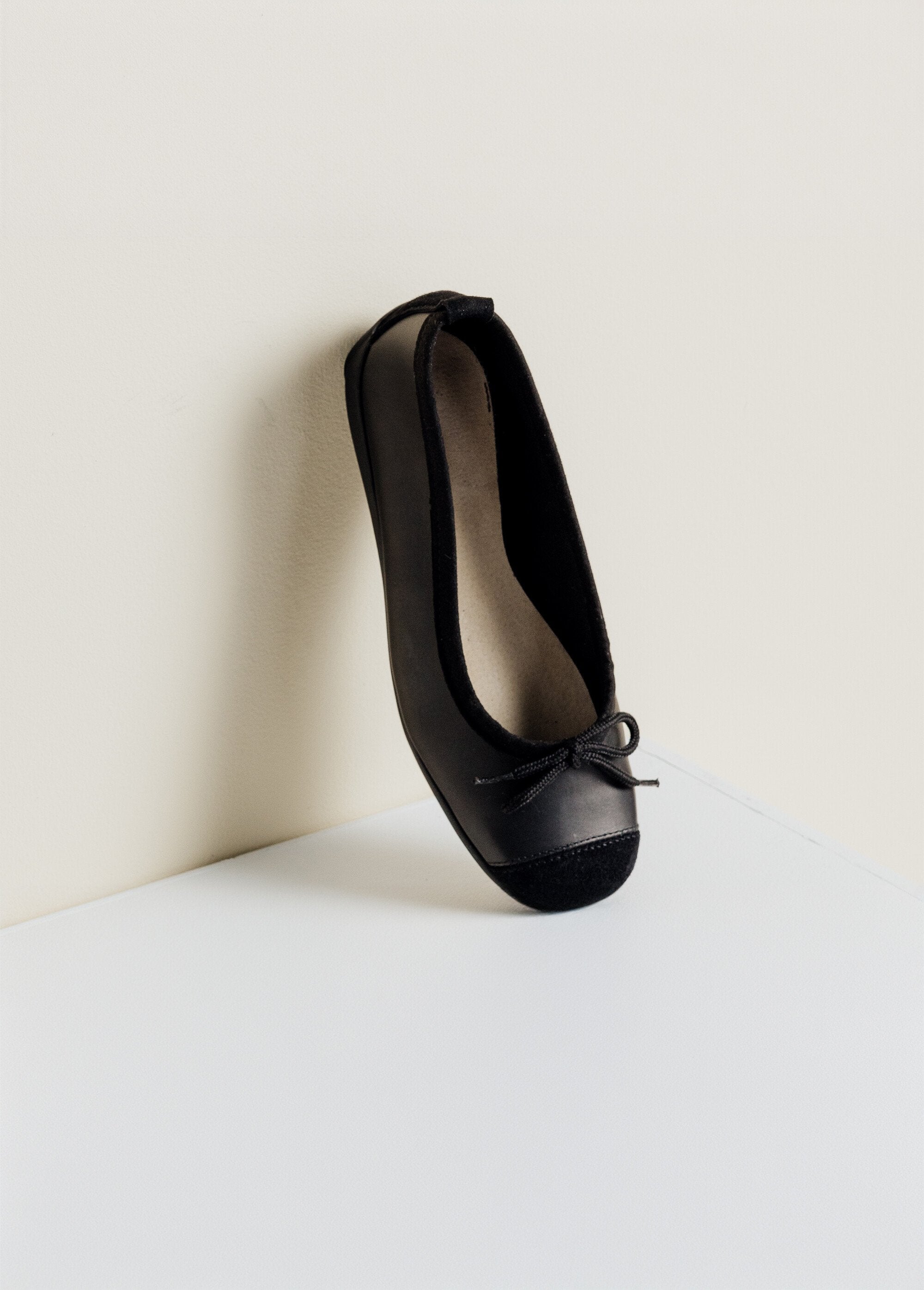 Ballerina_in_pelle_di_larghezza_standard_Noir_OV1_slim