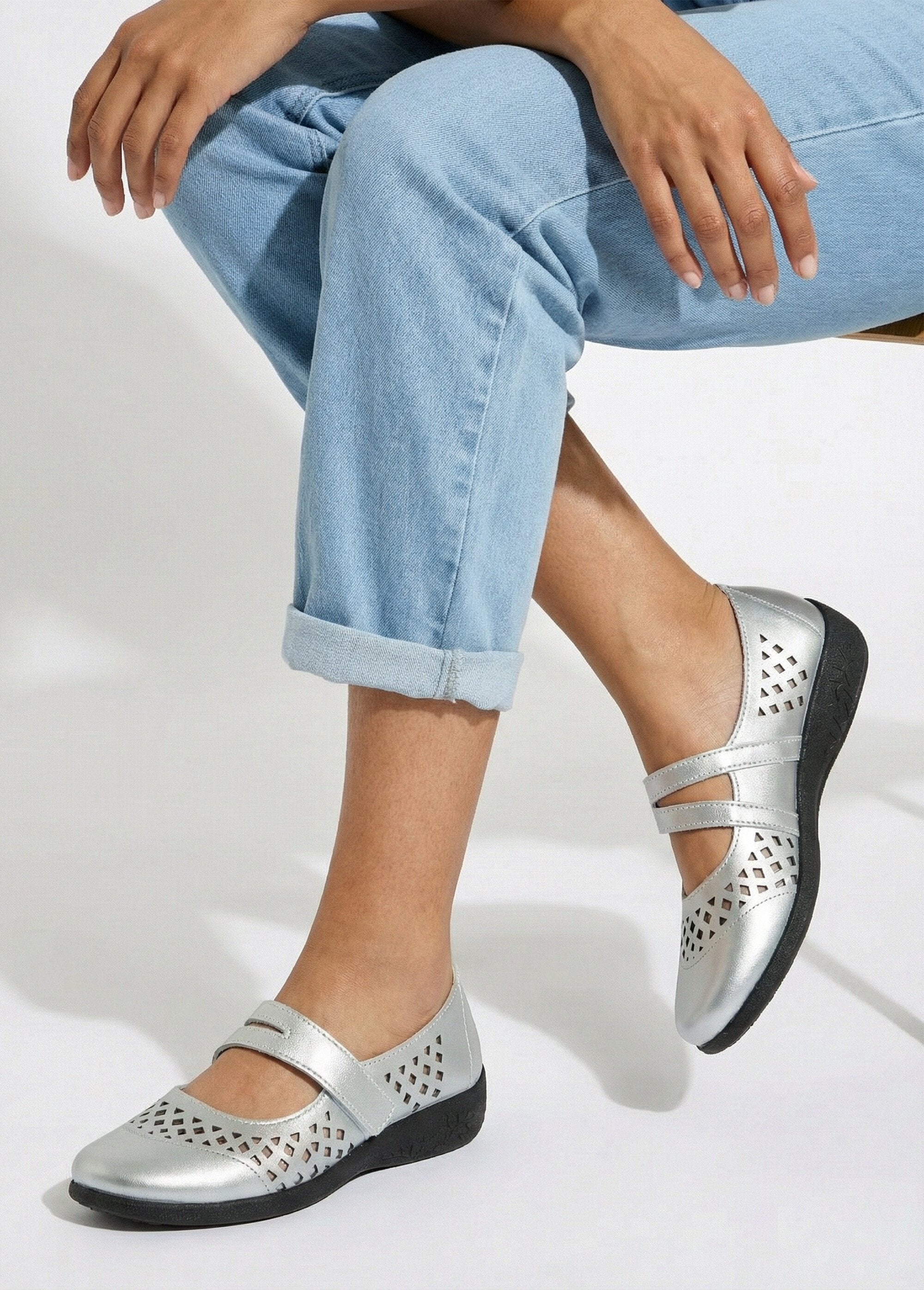 Ballerine_in_pelle_dalla_larghezza_confortevole_Argento_iridescente_SF1_slim