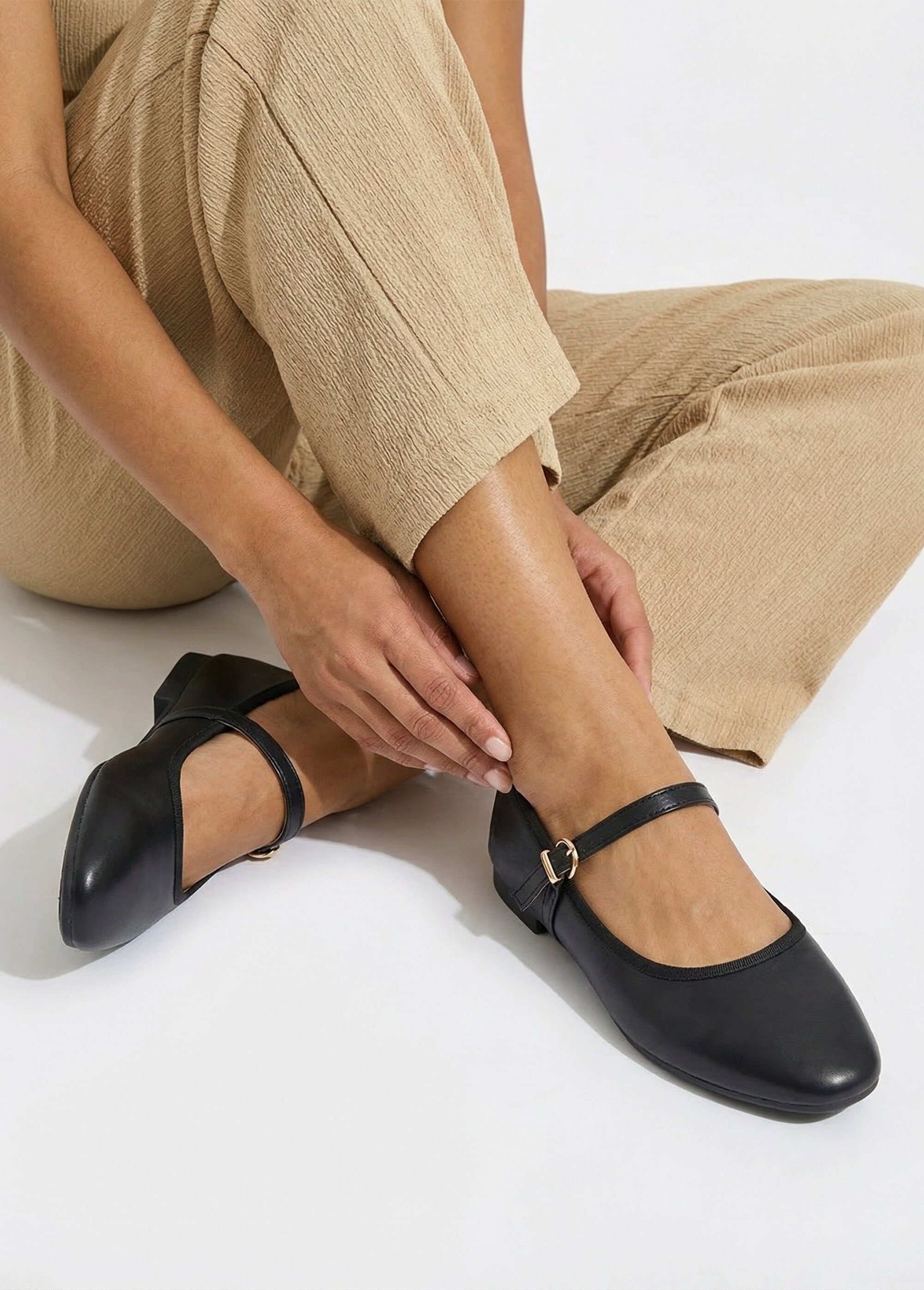 Ballerine_basse_con_cinturino_Noir_SF1_slim