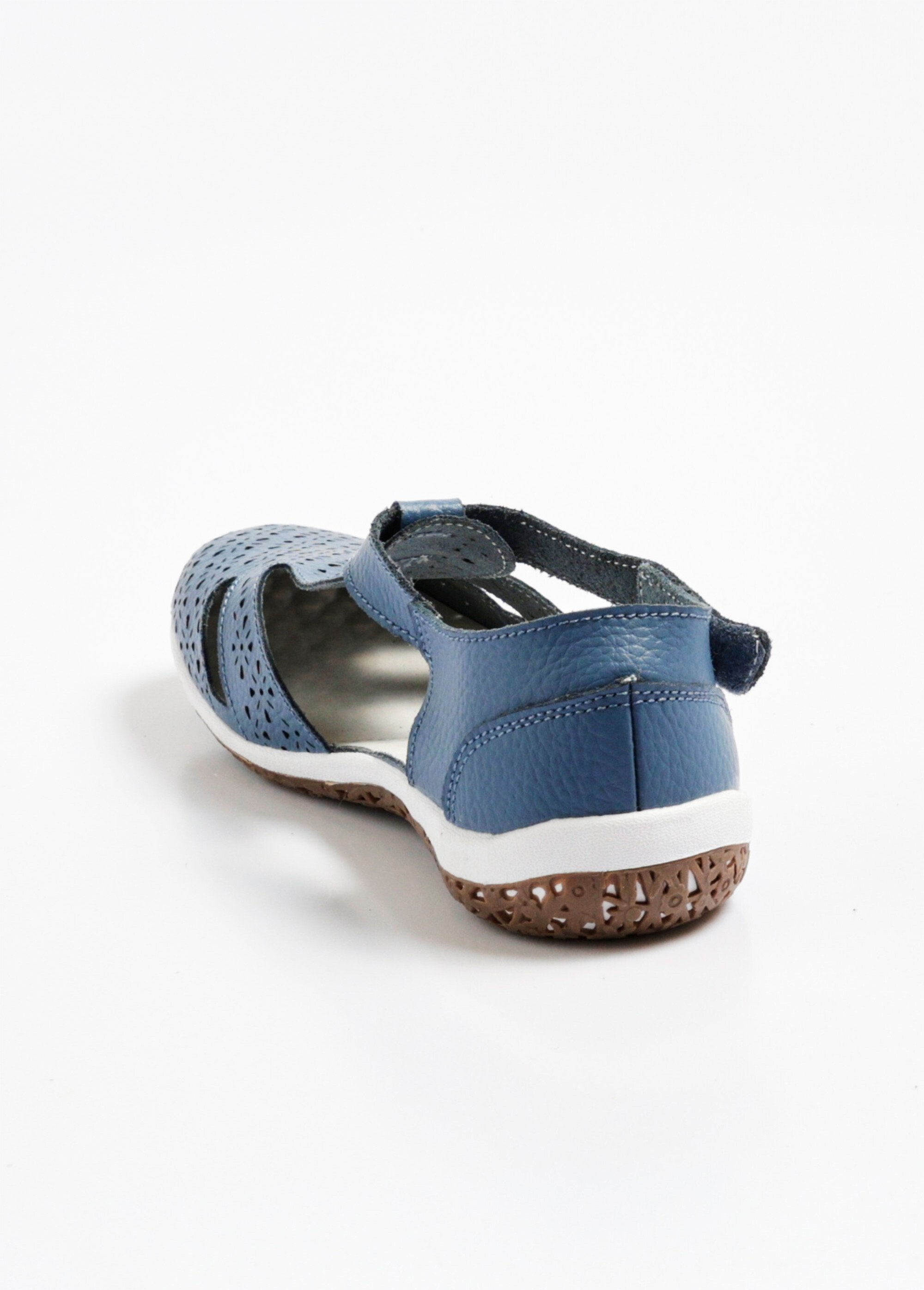 Comode_ballerine_in_pelle_traforata_con_chiusura_in_velcro_Bleu_DO1_slim