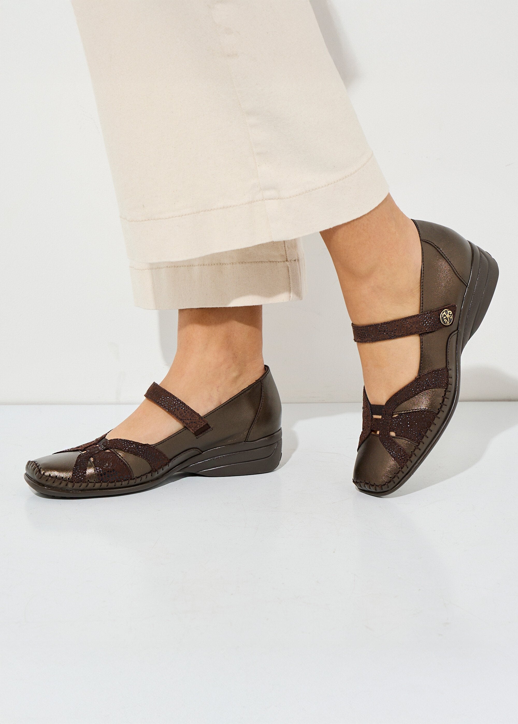 Ballerine_in_pelle_di_larghezza_confortevole_con_chiusura_a_velcro_Marron_SF1_slim