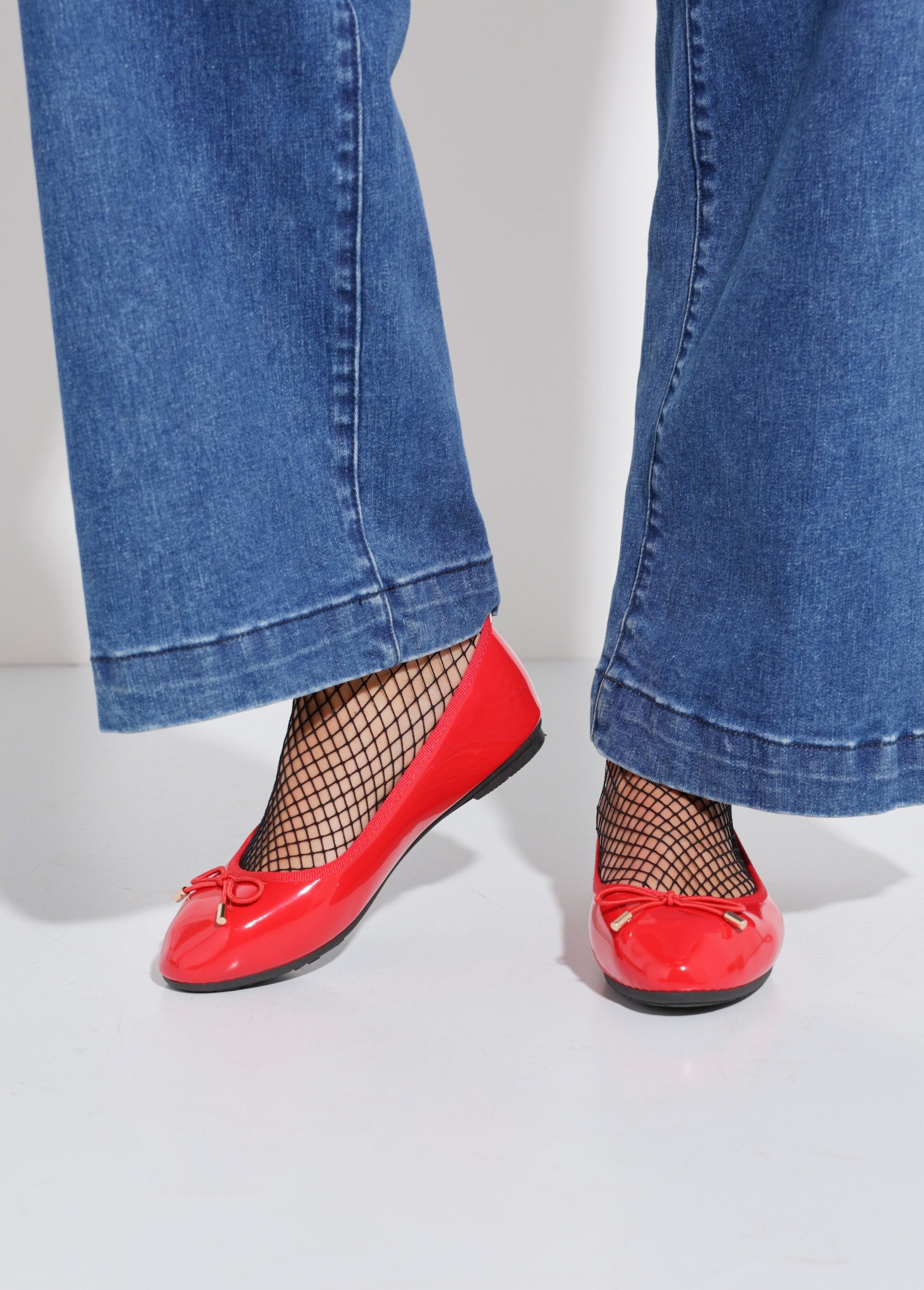 Ballerine_piatte_in_vernice_con_fiocco_Vernis_rouge_SF1_slim