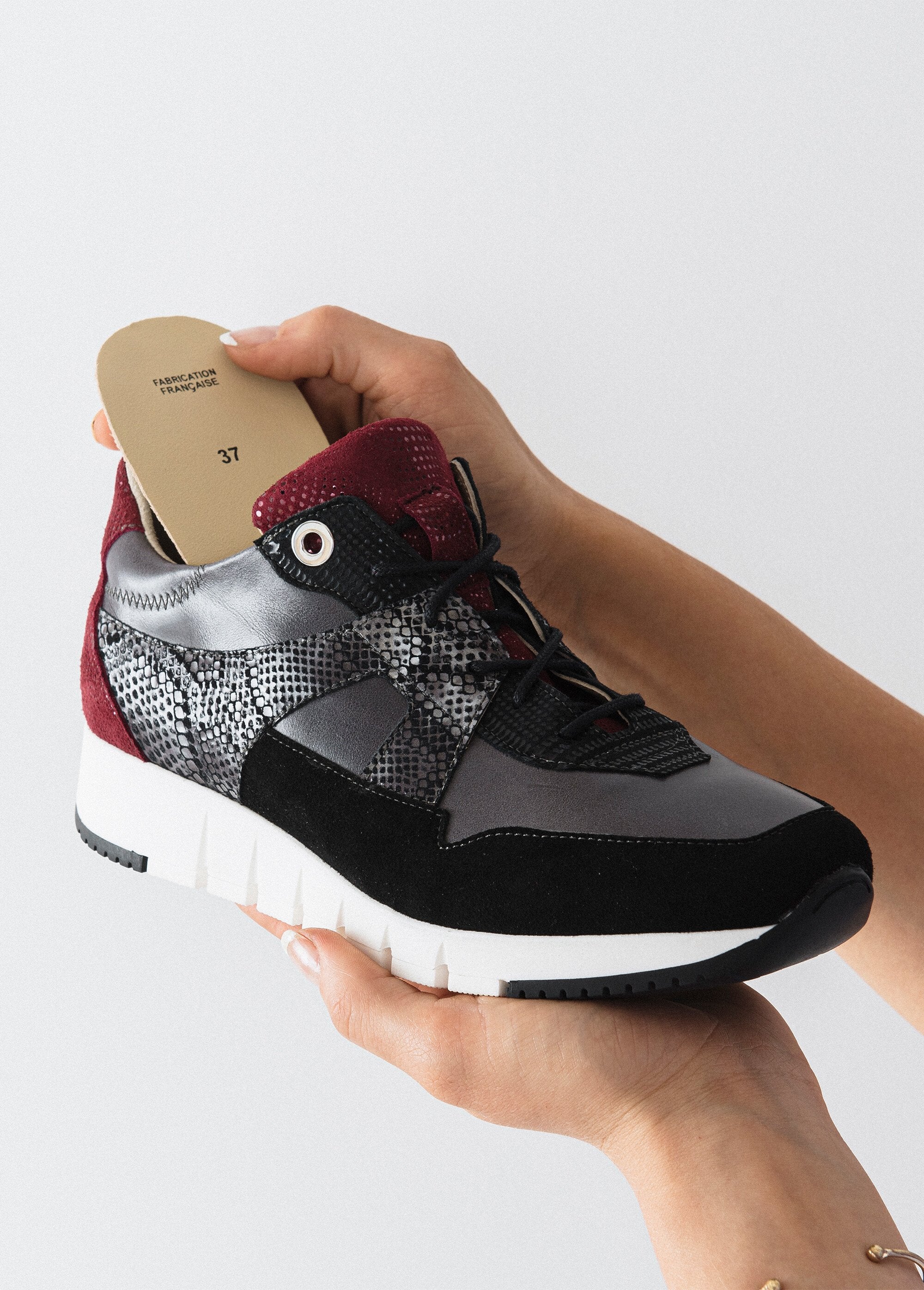 Scarpe_da_ginnastica_stringate_in_pelle_multimateriale_Noir_DE1_slim