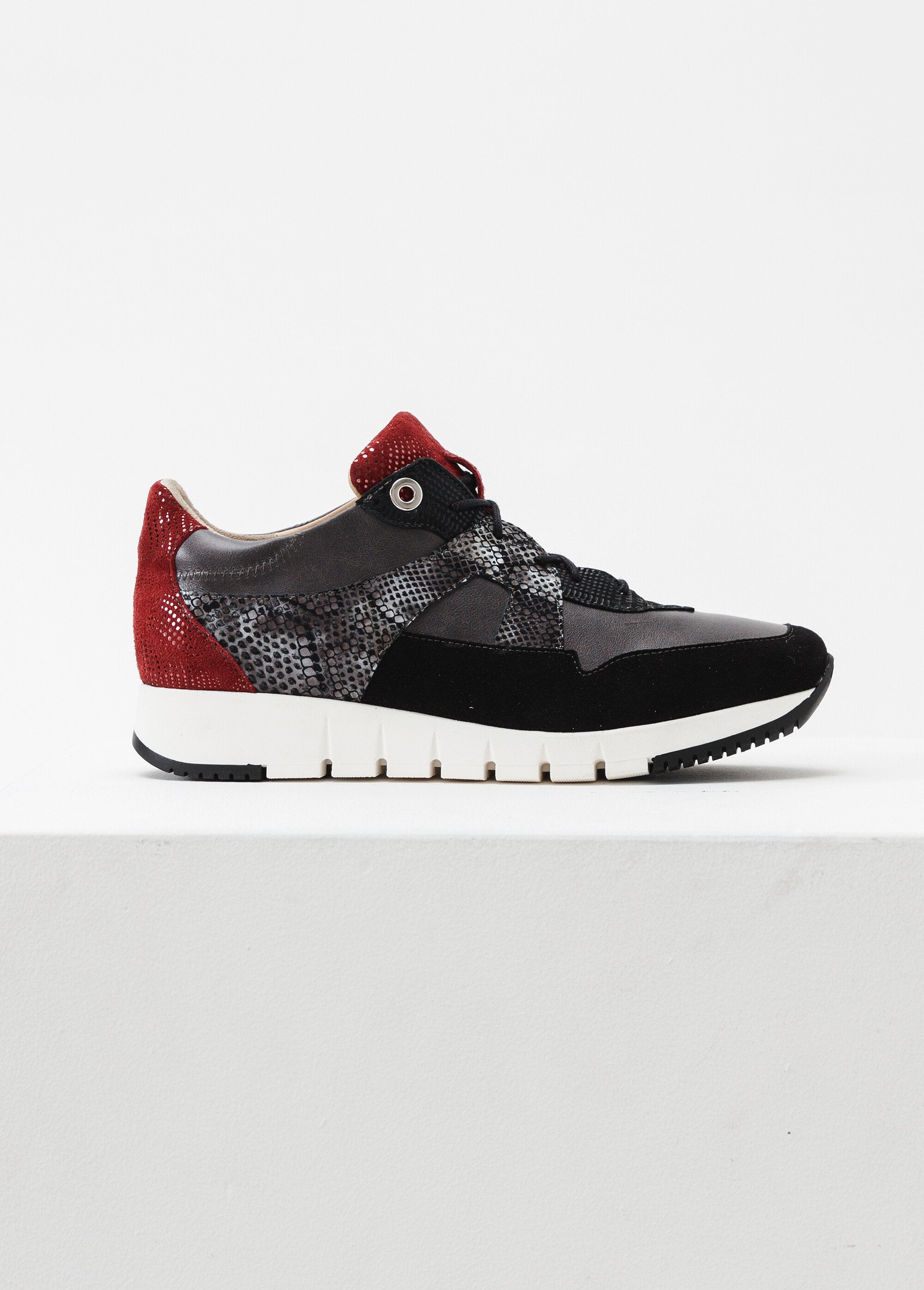 Scarpe_da_ginnastica_stringate_in_pelle_multimateriale_Noir_DR1_slim