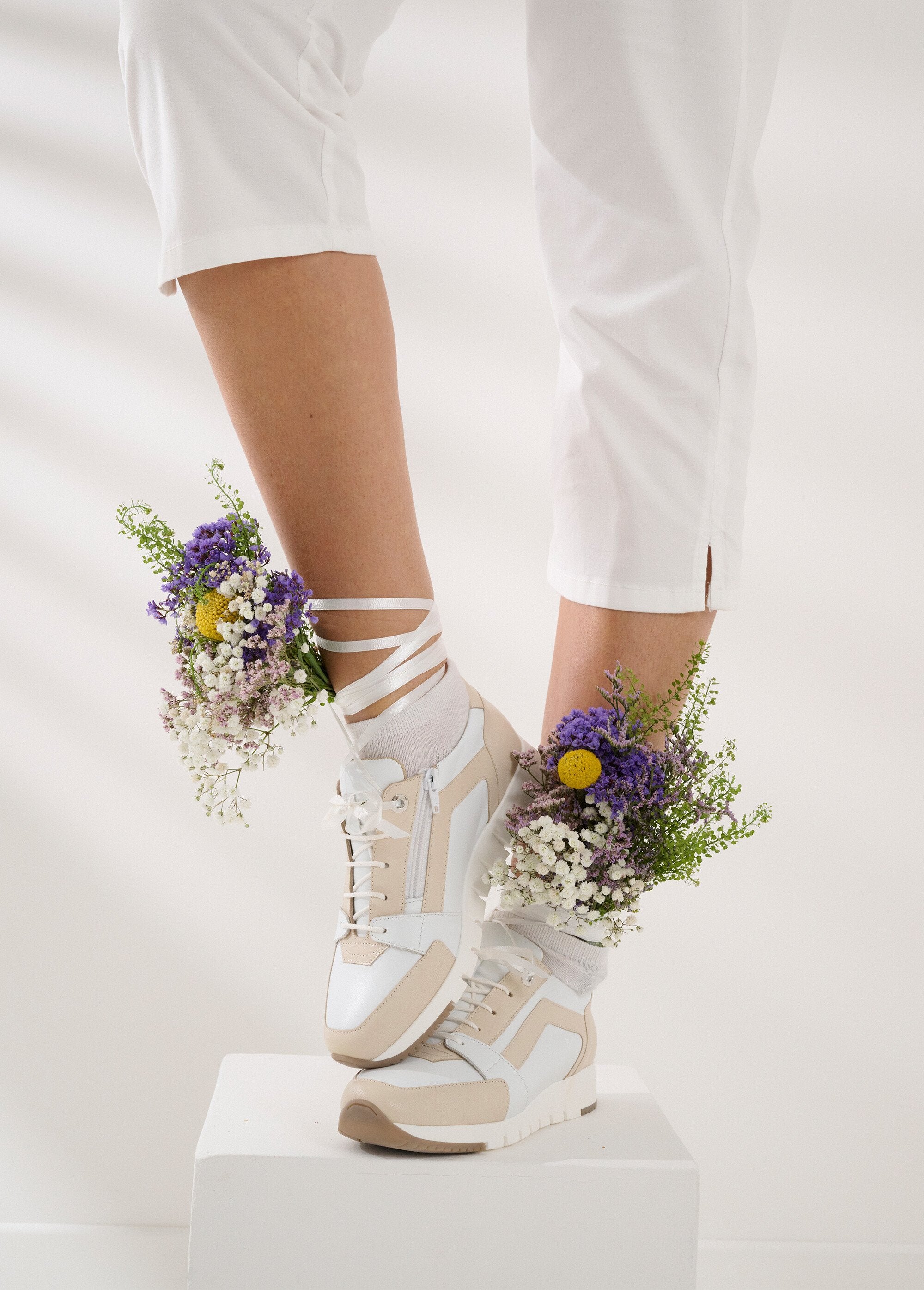 Scarpe_da_ginnastica_comfort_in_pelle_bicolore_Beige_e_bianco_SF1_slim