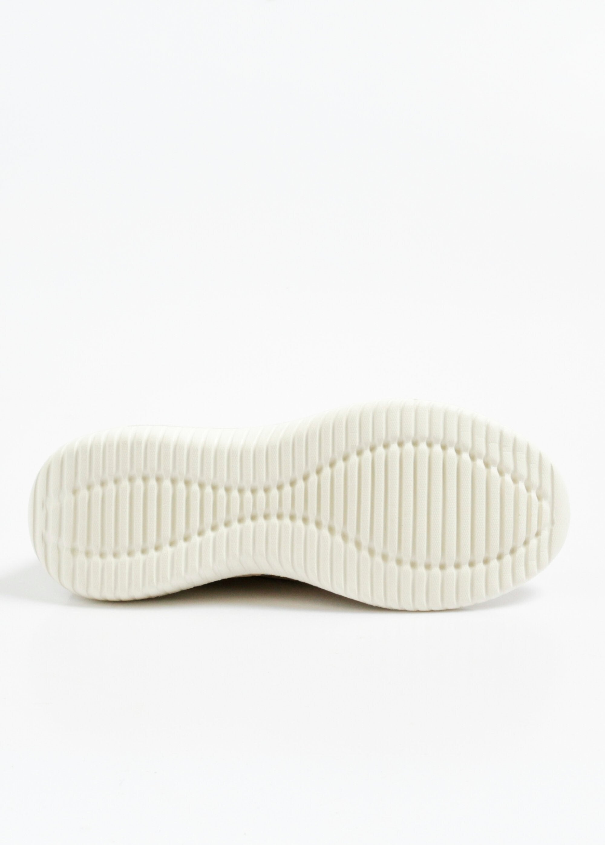 Scarpe_da_ginnastica_traforate_in_pelle_scamosciata_con_lacci_Beige_UN1_slim