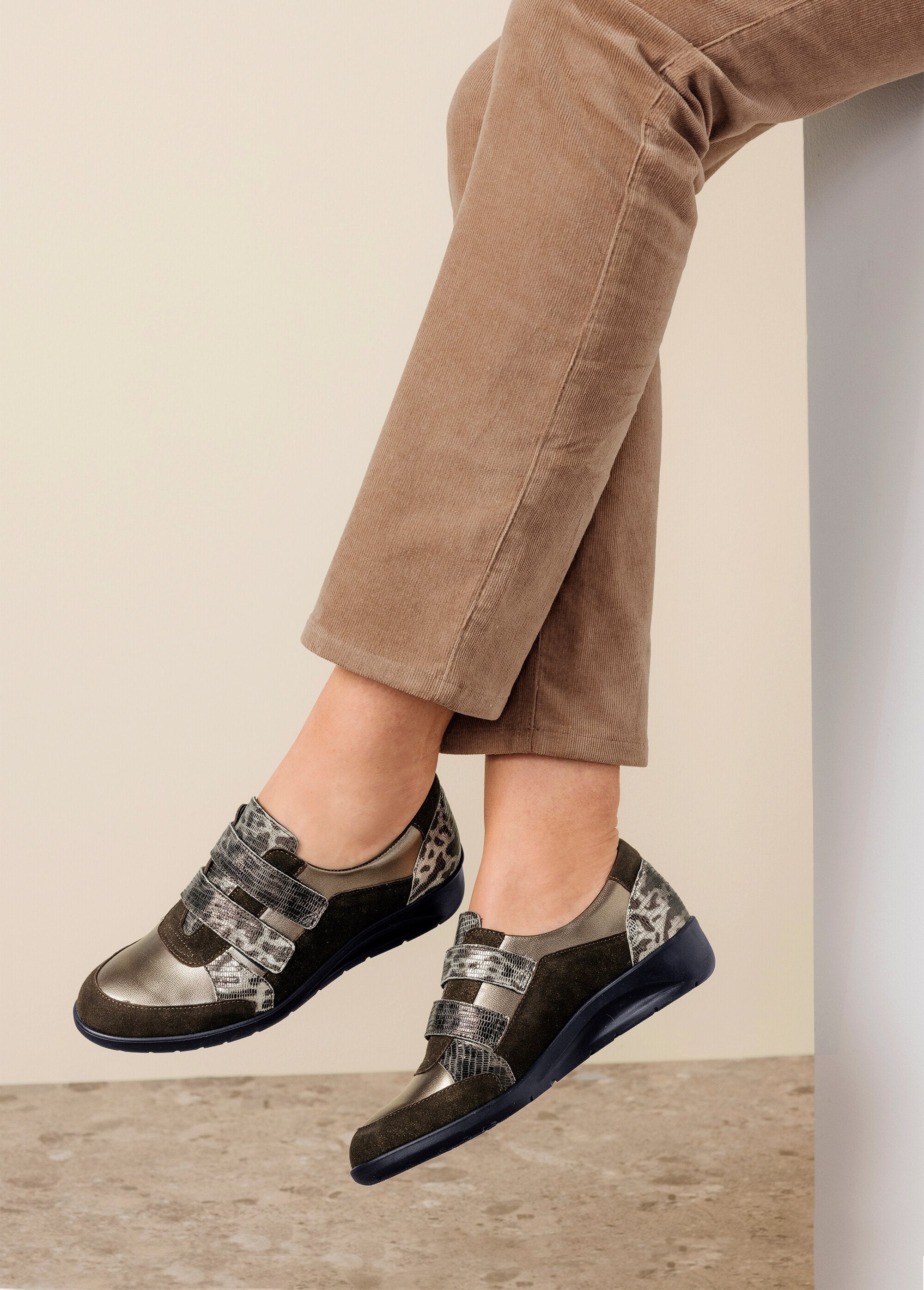 Scarpe_da_ginnastica_in_pelle_con_velcro_Bronzo_SF1_slim