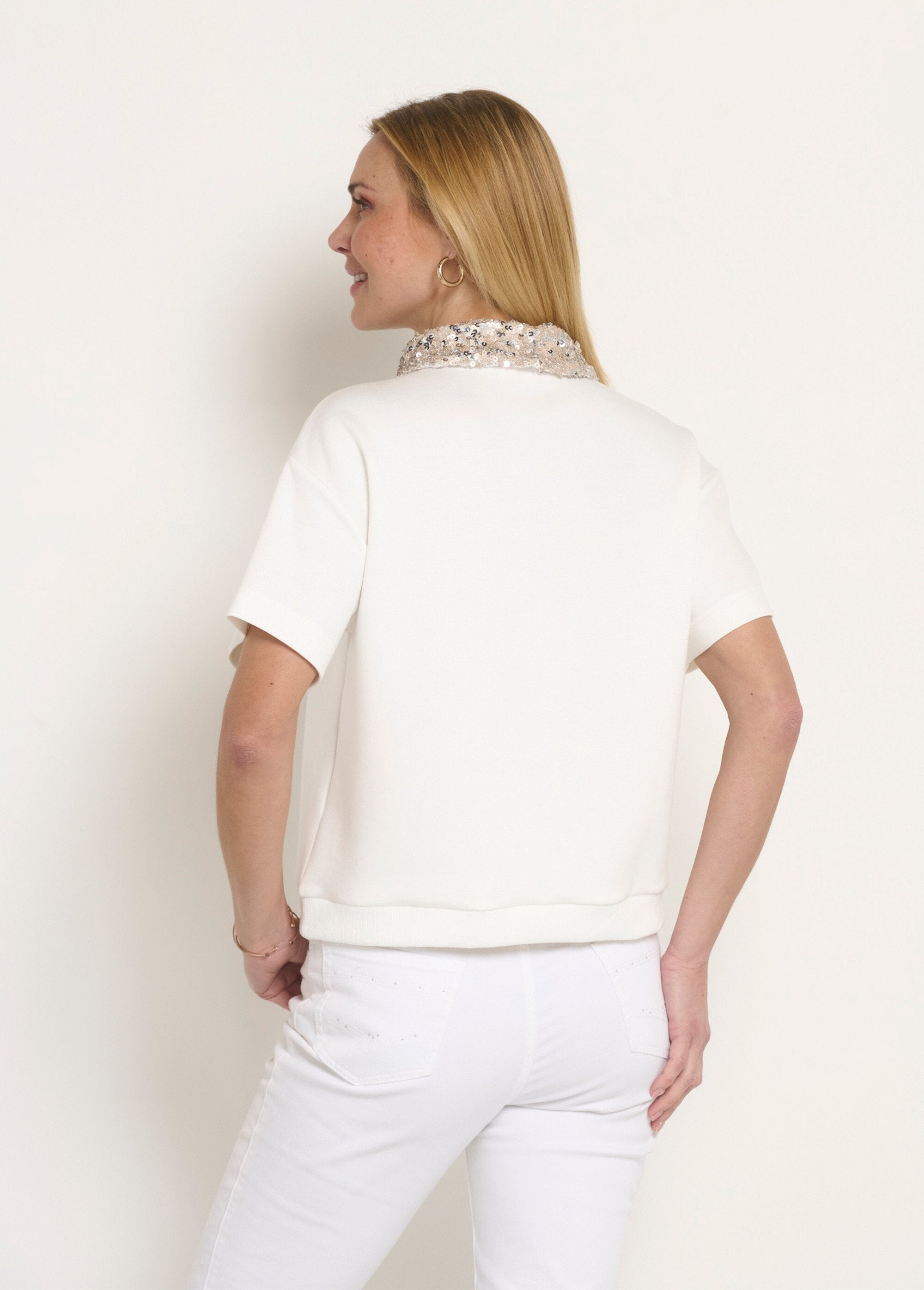 Camicetta_a_maniche_corte_con_collo_in_paillettes_Blanc_DO1_slim