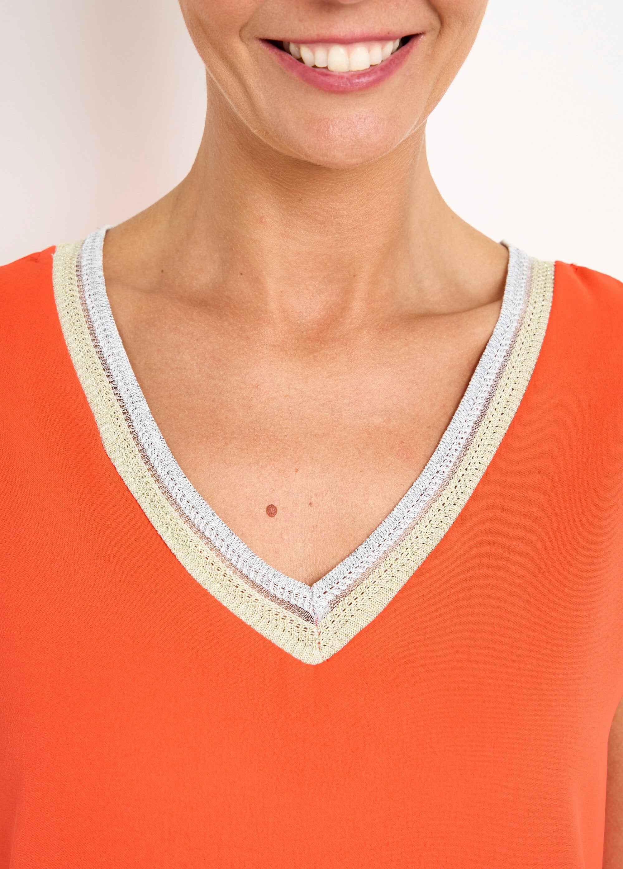 Camicetta_senza_maniche_con_scollo_a_V_e_intrecciata_Coquelicot_DE2_slim