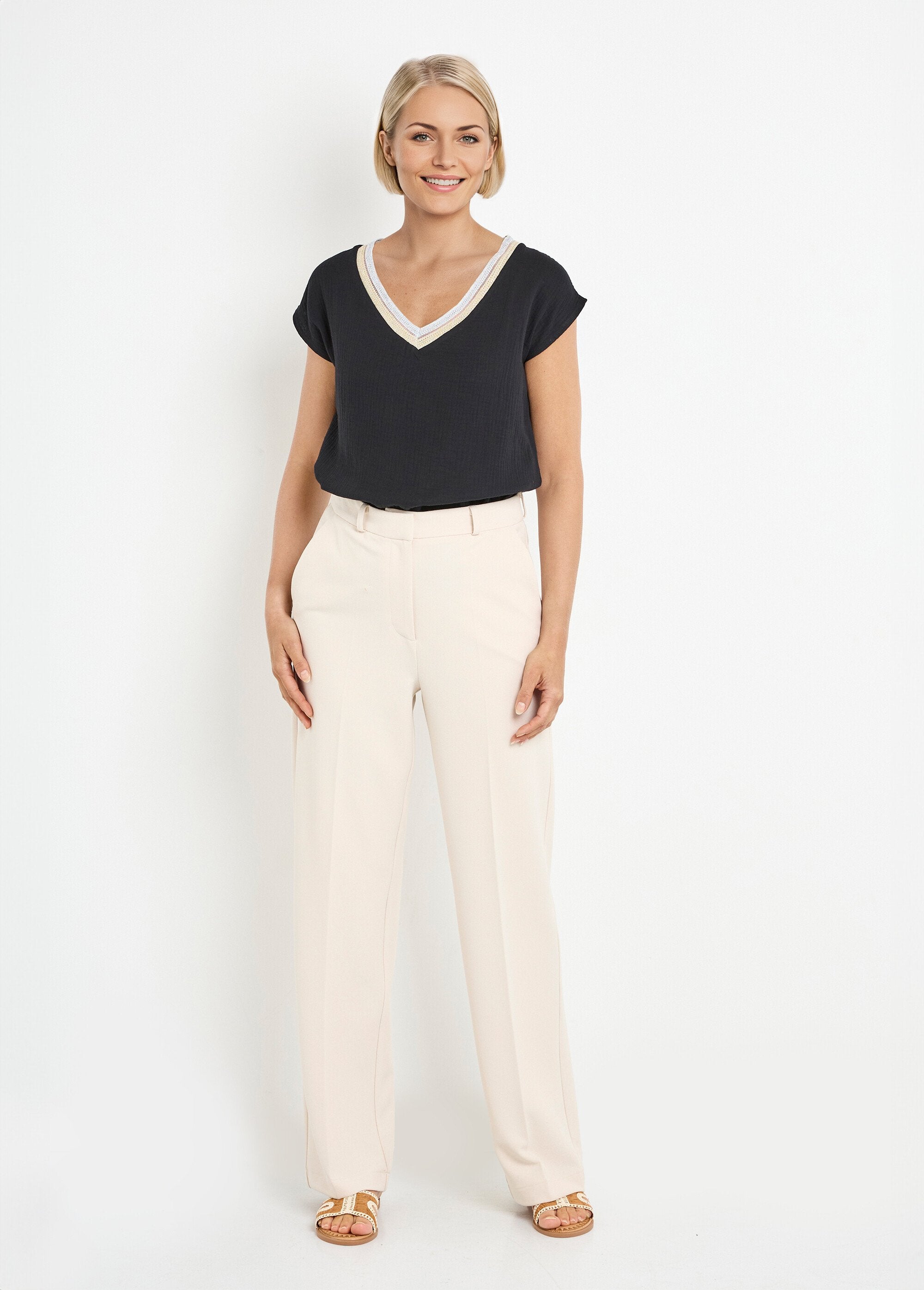 Camicetta_in_garza_di_cotone_con_scollo_a_V_a_treccia_Noir_SF1_slim