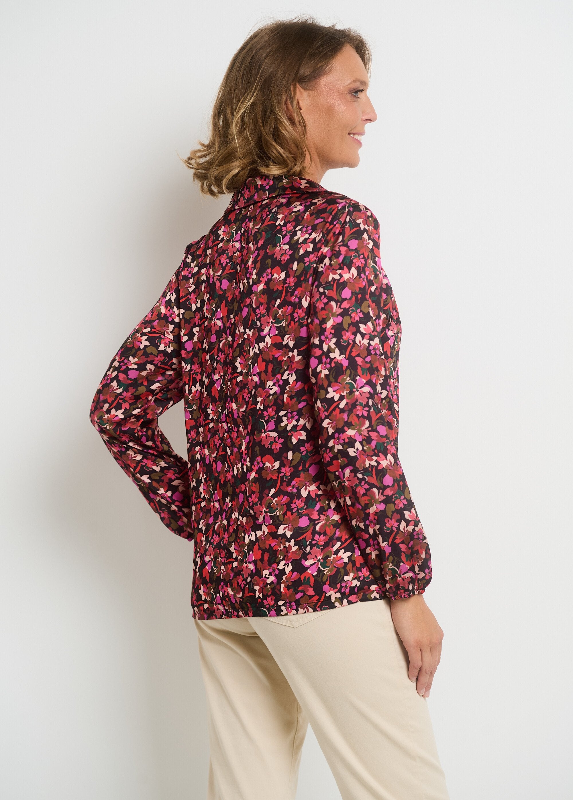 Camicetta_stampata_con_scollo_a_V_e_maniche_elasticizzate_Rouge_et_noir_DO1_slim