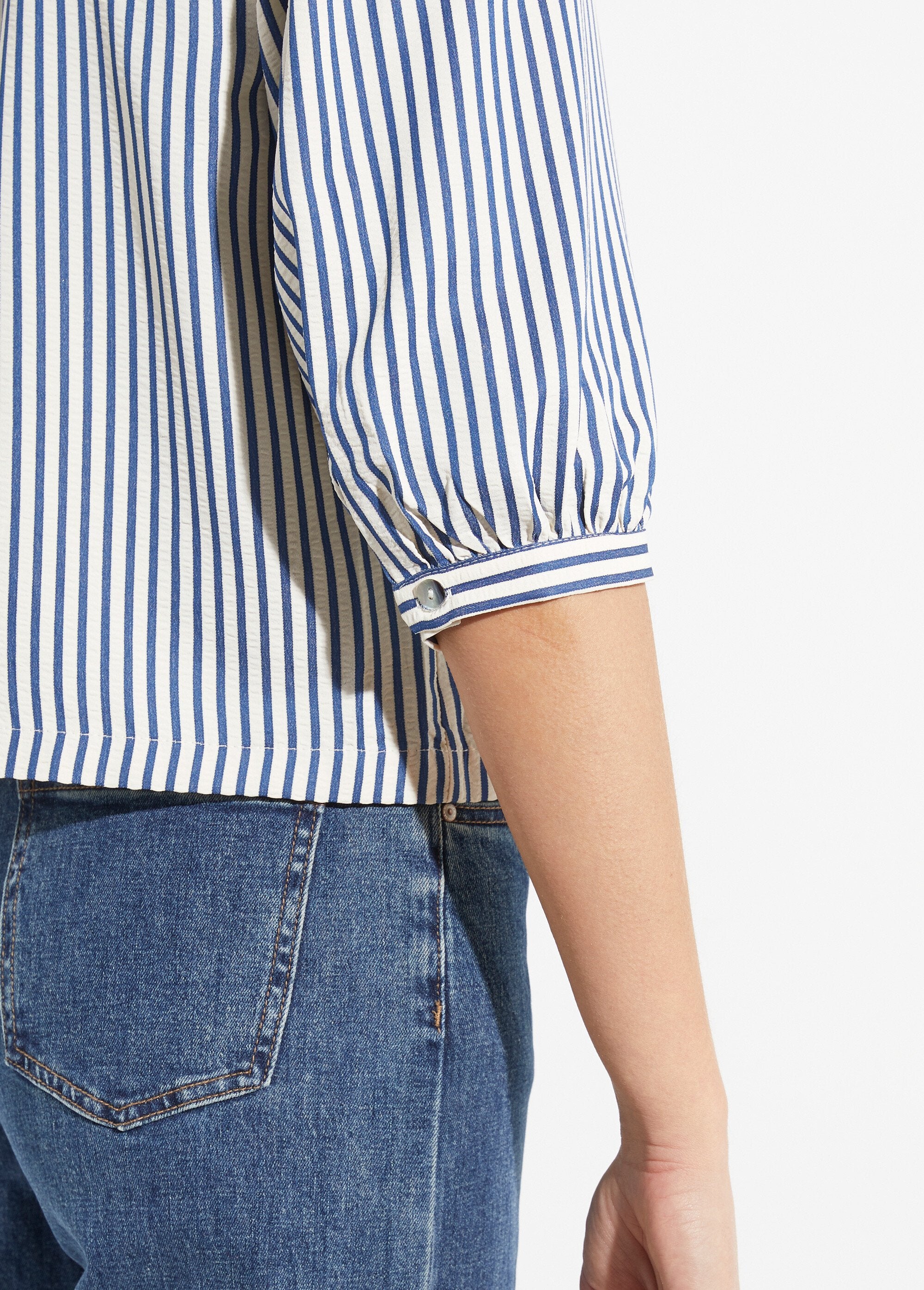 Camicetta_con_manica_a_3/4_e_fiocchi_fantasia_Bleu_et_ecru_DE1_slim