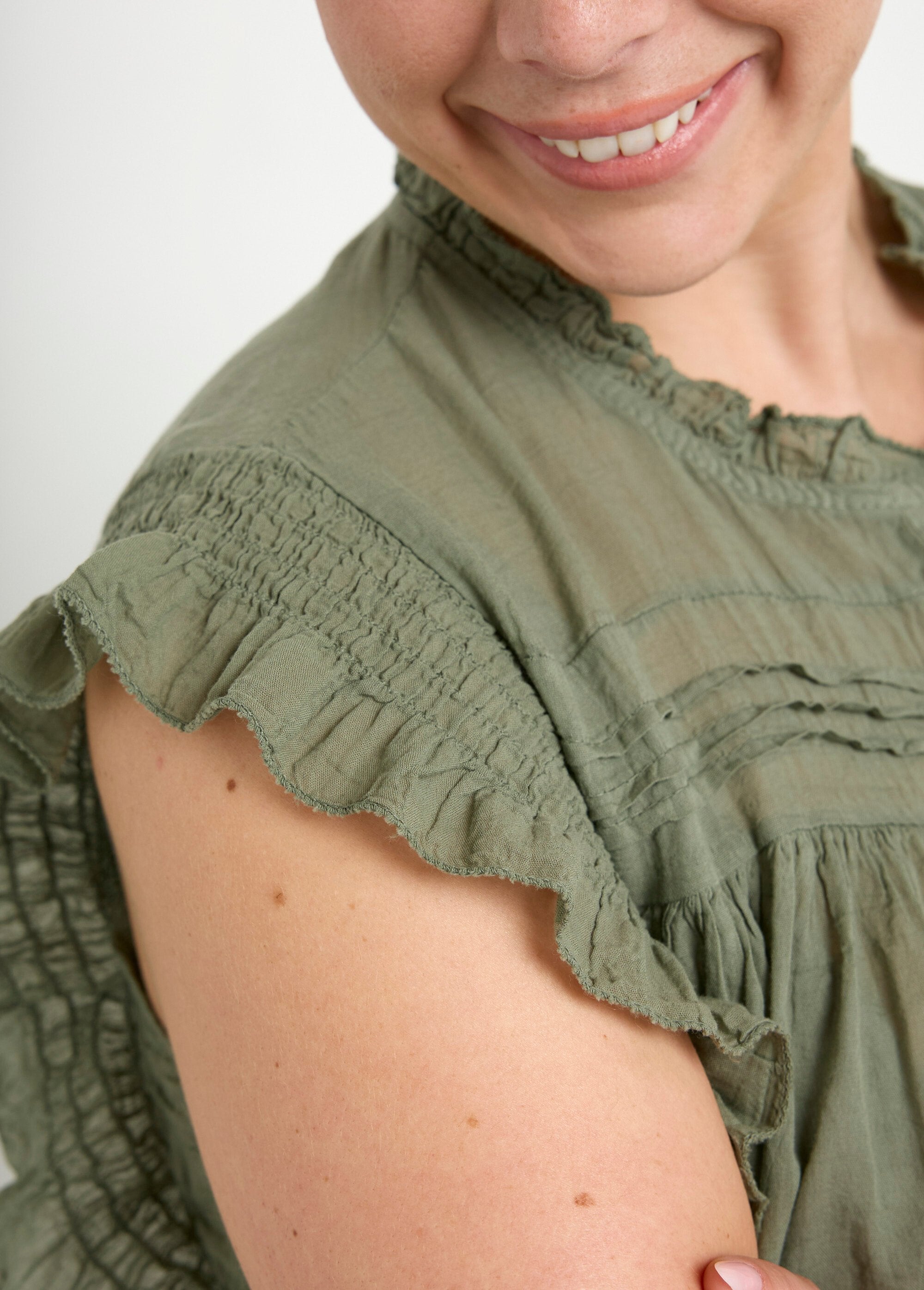 Camicetta_senza_maniche_in_voile_di_cotone_Kaki_DE1_curvy
