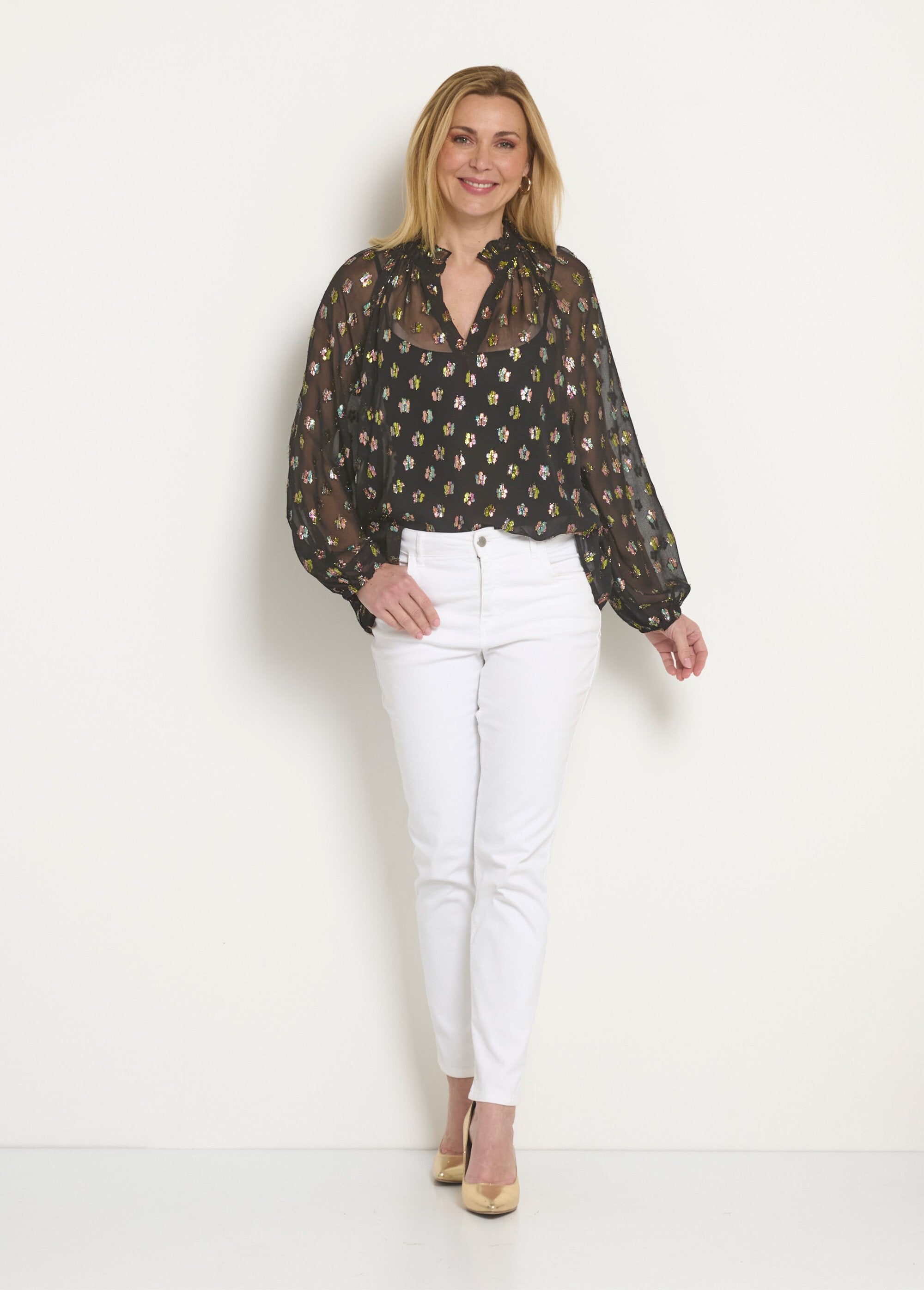 Camicetta_in_voile_con_scollo_a_V_e_motivi_metallici_Noir_SF1_slim