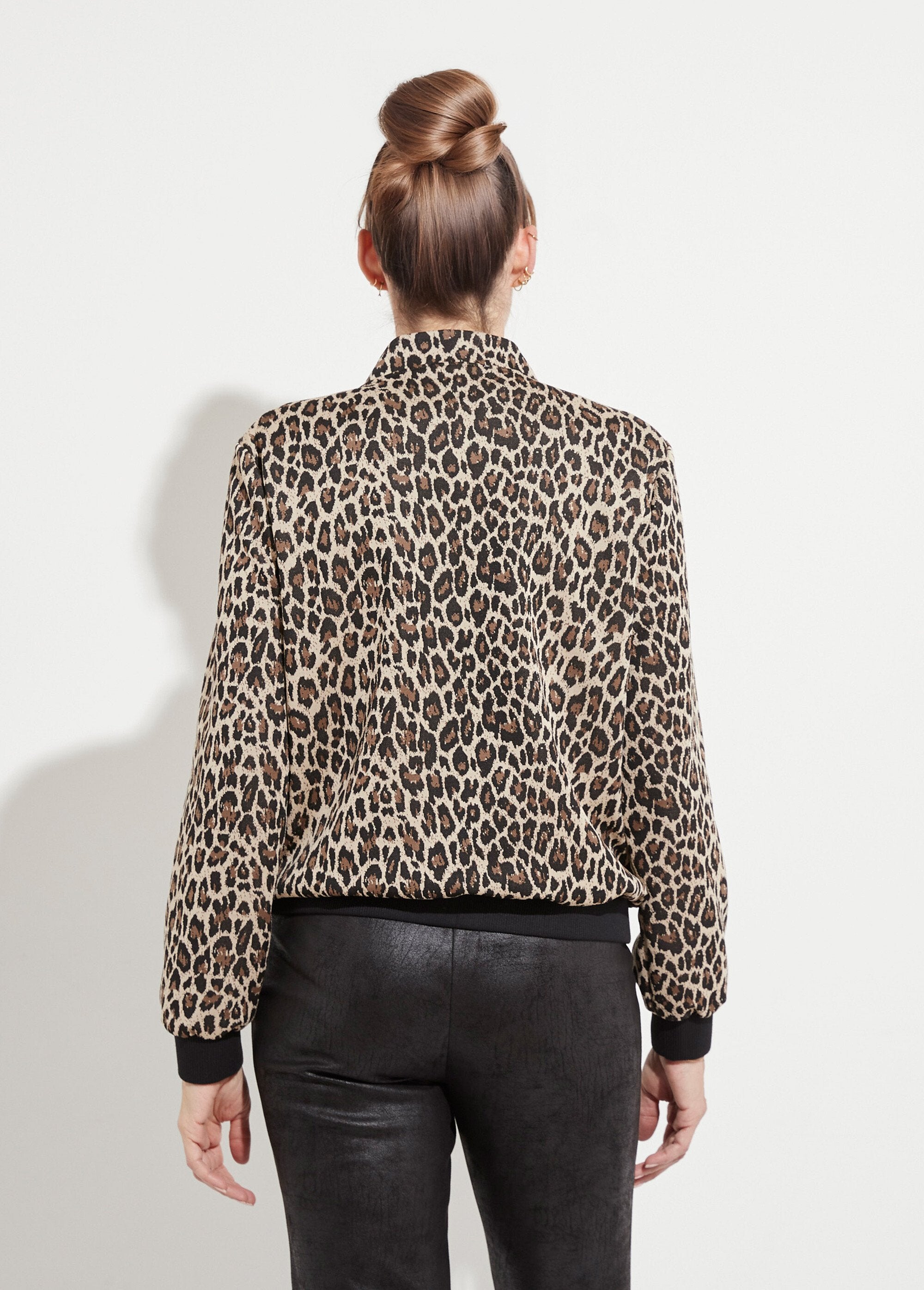 Bomber_con_borchie_a_stampa_con_stampa_animalier_Beige_et_noir_DO1_slim