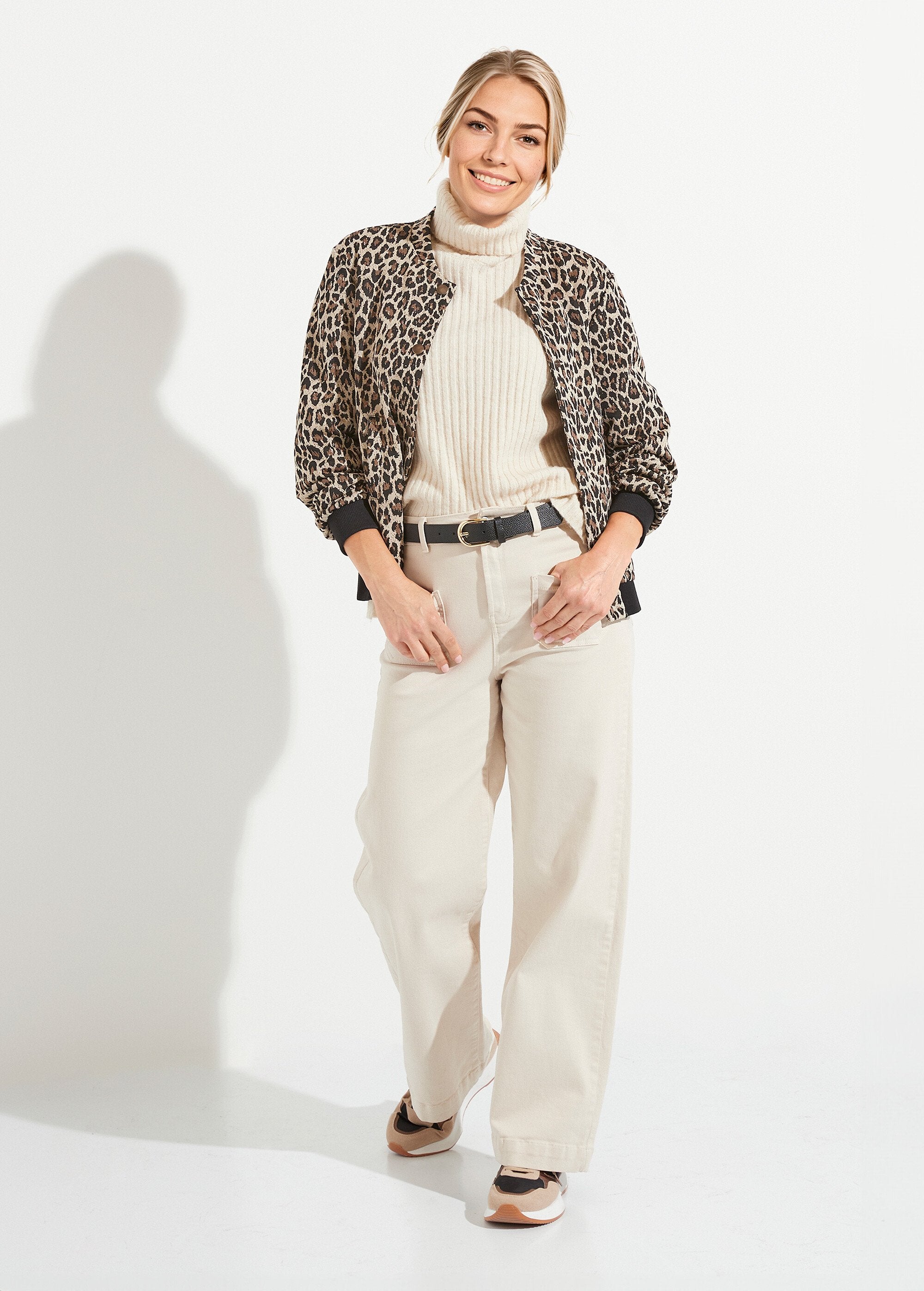 Bomber_con_borchie_a_stampa_con_stampa_animalier_Beige_et_noir_SF1_slim