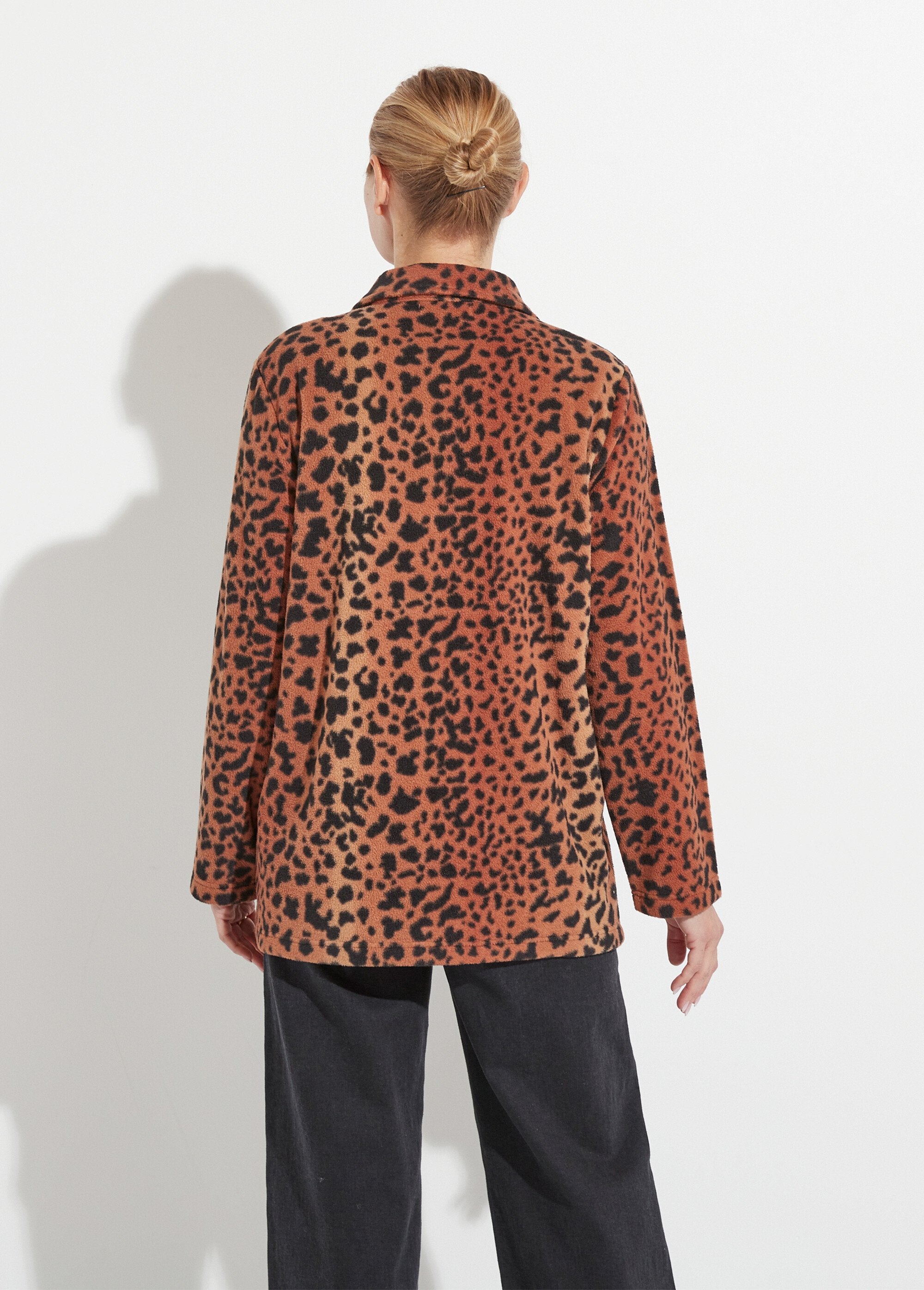 Giacca_con_zip_in_pile_stampato_Marron_et_noir_DO1_slim