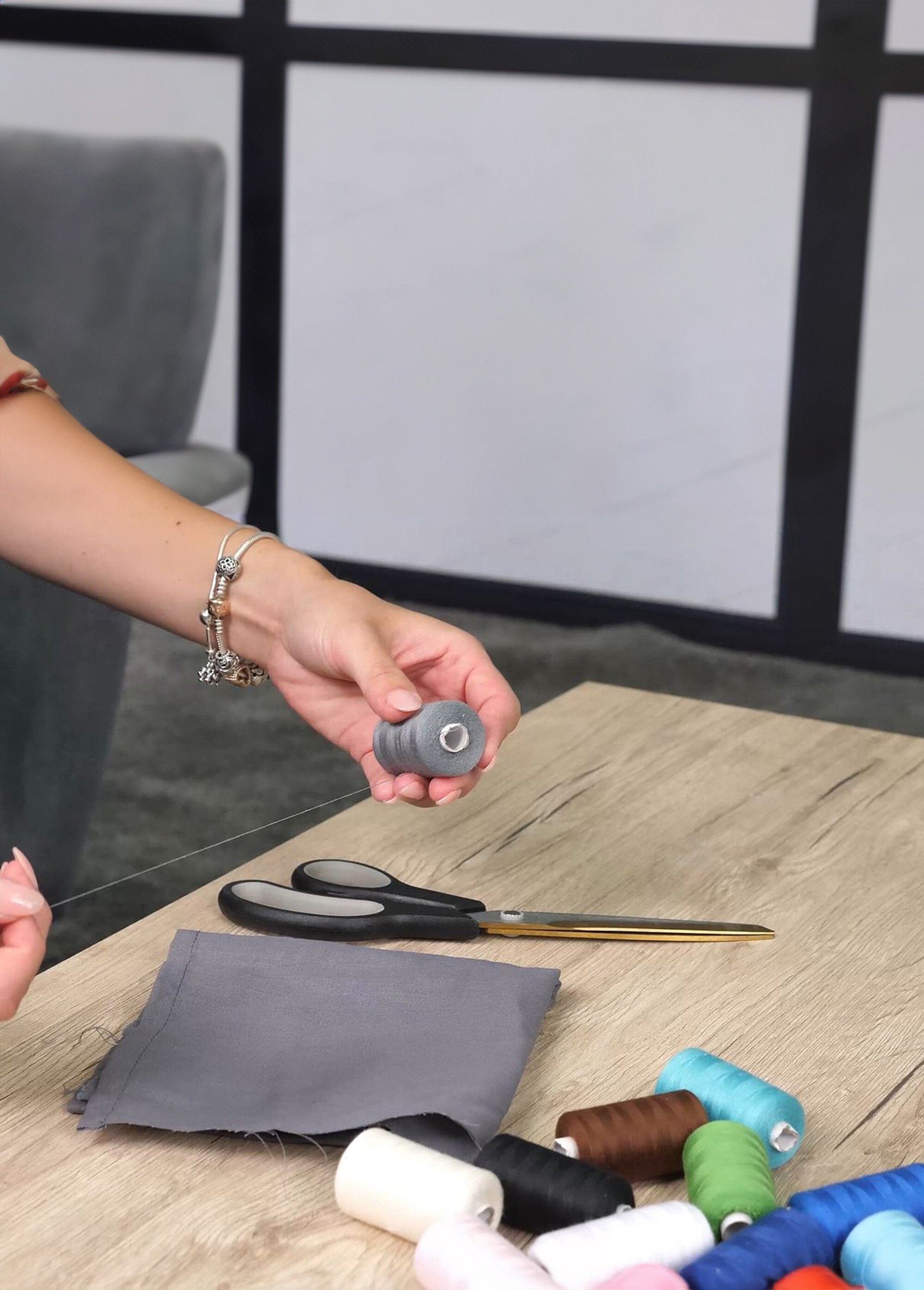 Rocchetti_di_filo_per_cucire_colorato_-_confezione_da_15_pezzi_Blanc_DE1_slim