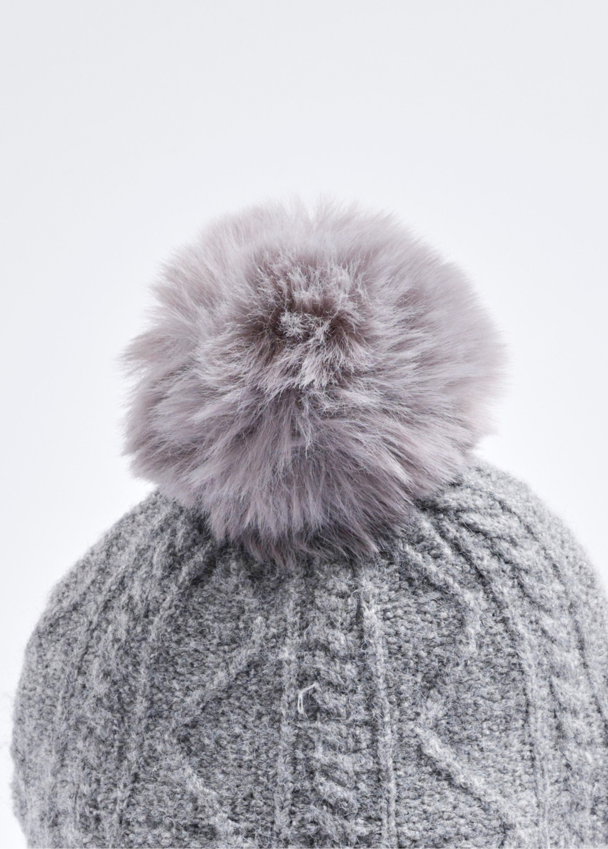 Cappello_a_coste_con_pompon,_in_lana_Gris_clair_DE2_slim