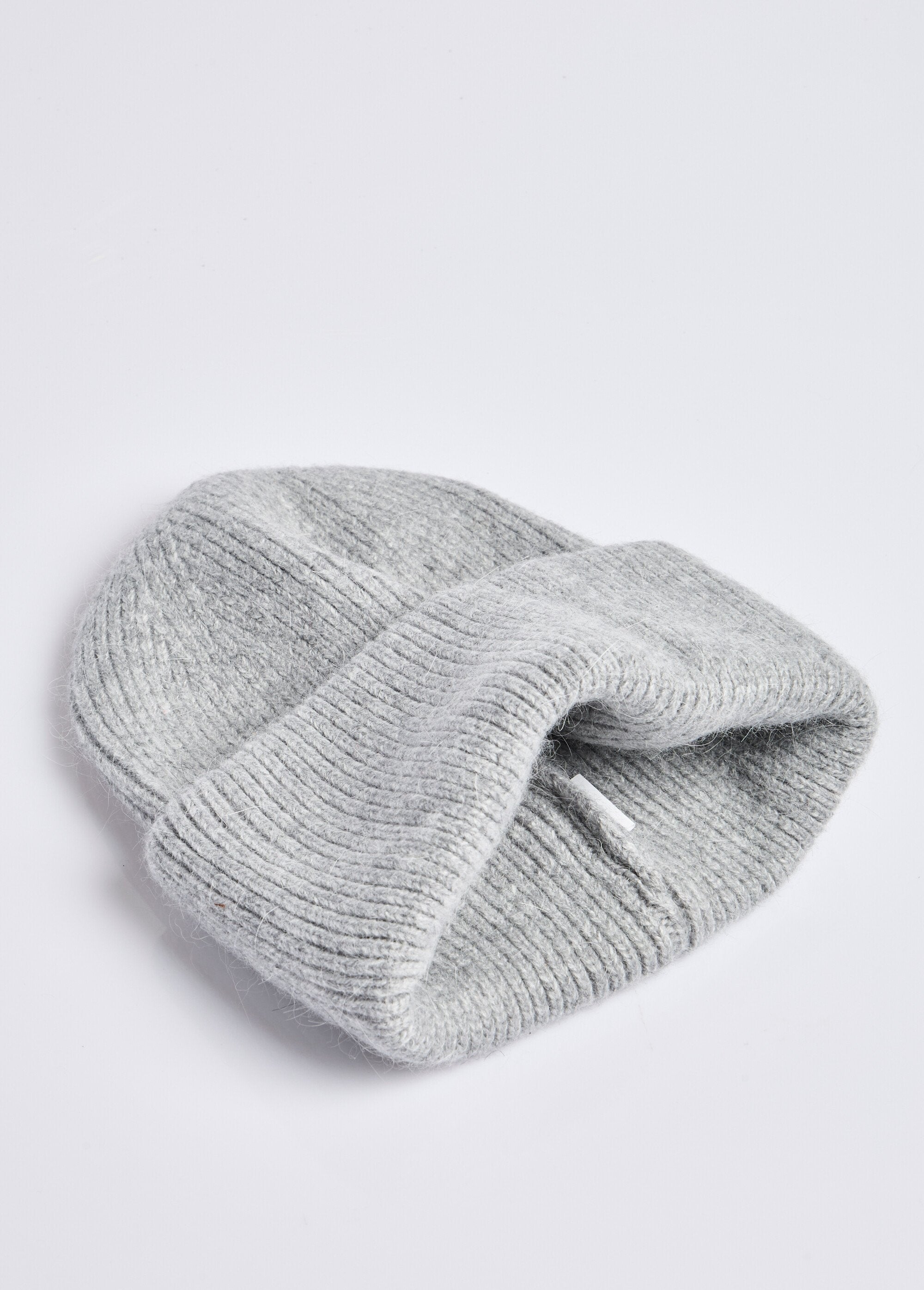 Cappello_in_maglia_d'angora_Gris_clair_DE1_slim