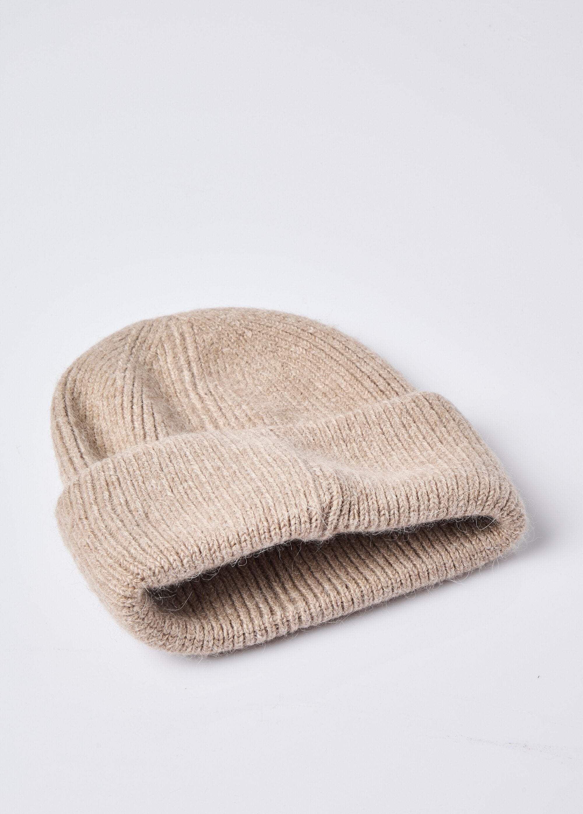 Cappello_in_maglia_d'angora_Taupe_DE1_slim