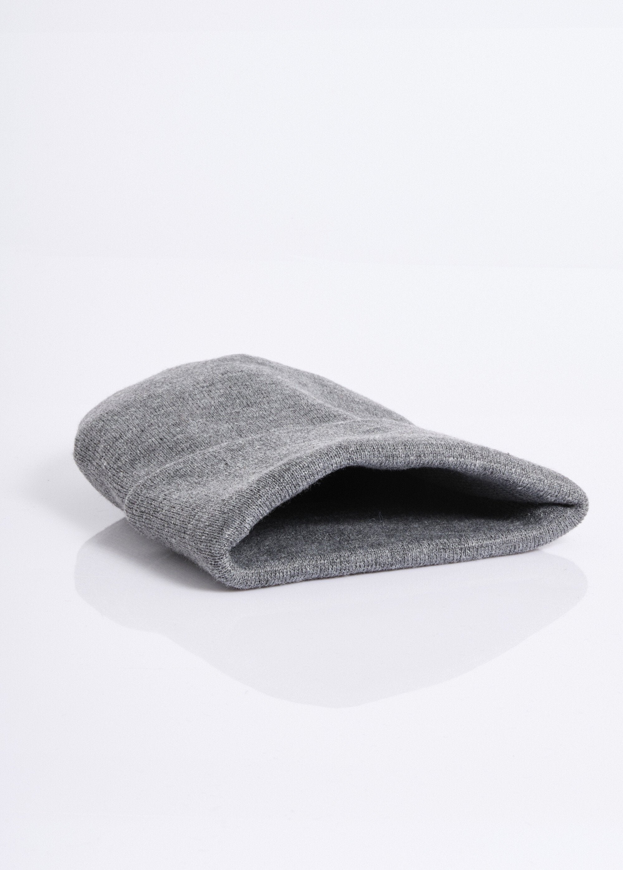 Cappello_a_maglia_fine_con_risvolto_Gris_DE1_slim