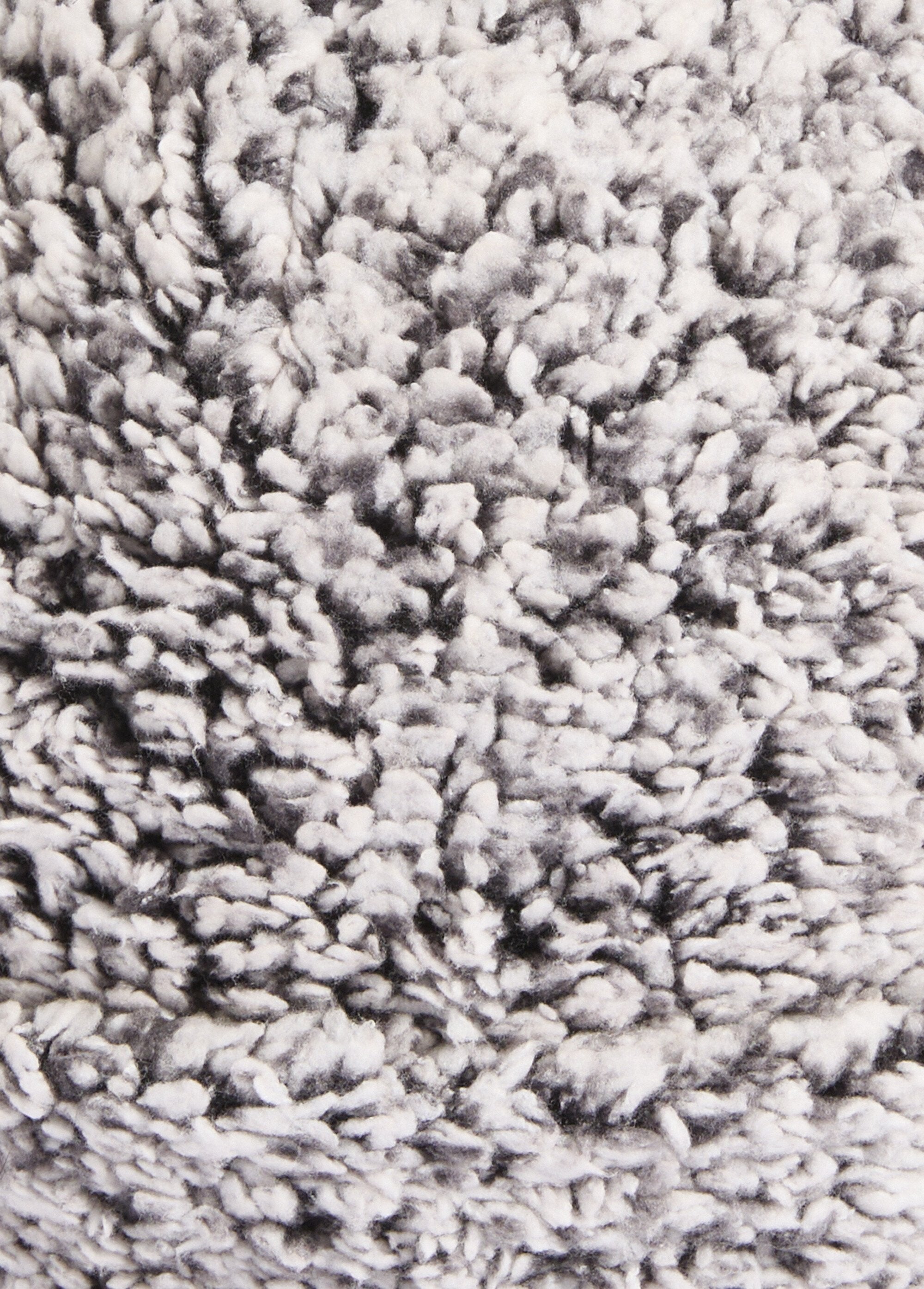 Cappello_in_pile_stile_sherpa_con_pompon_Gris_fonce_DE1_slim