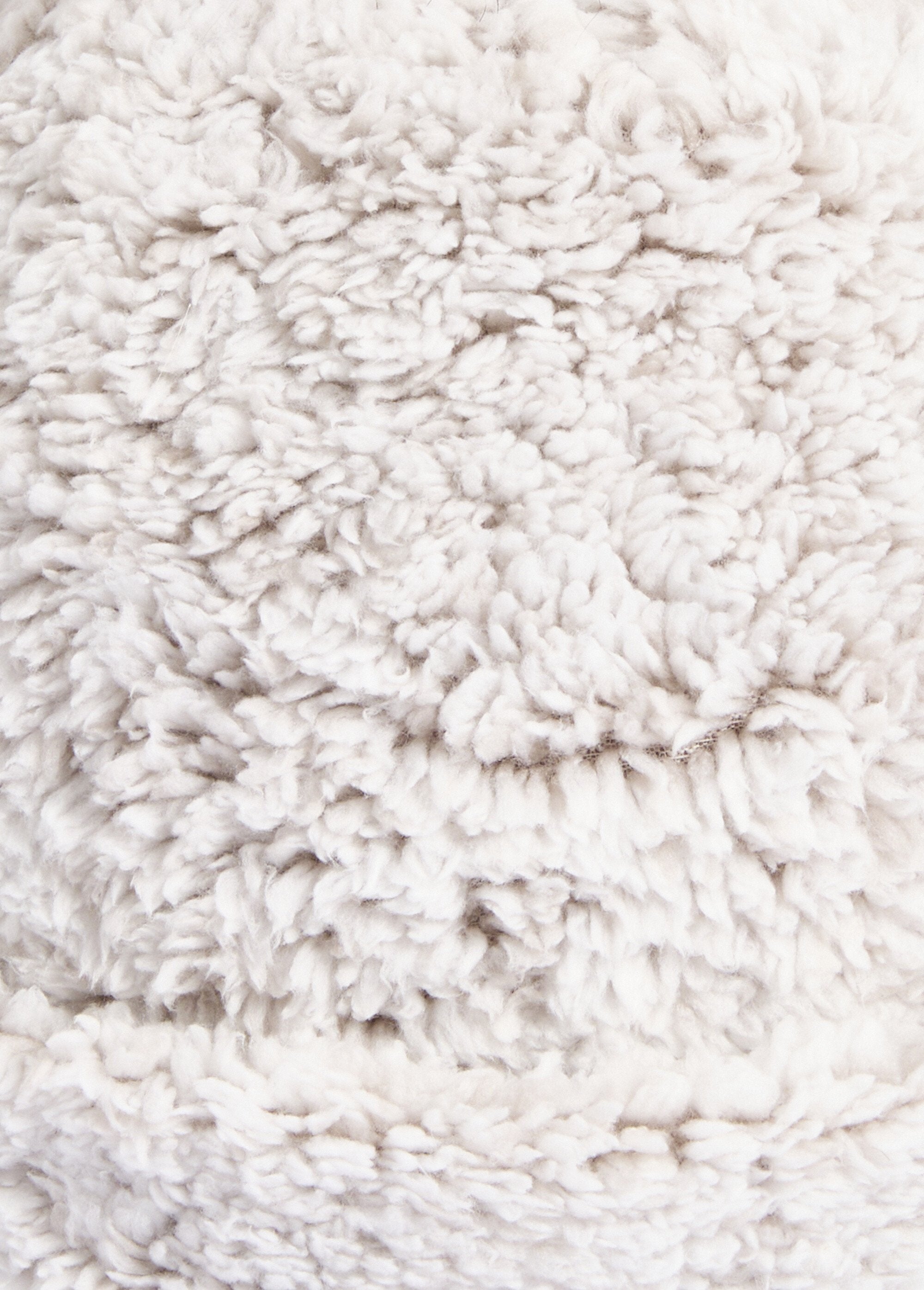 Cappello_in_pile_stile_sherpa_con_pompon_Ecru_DE1_slim