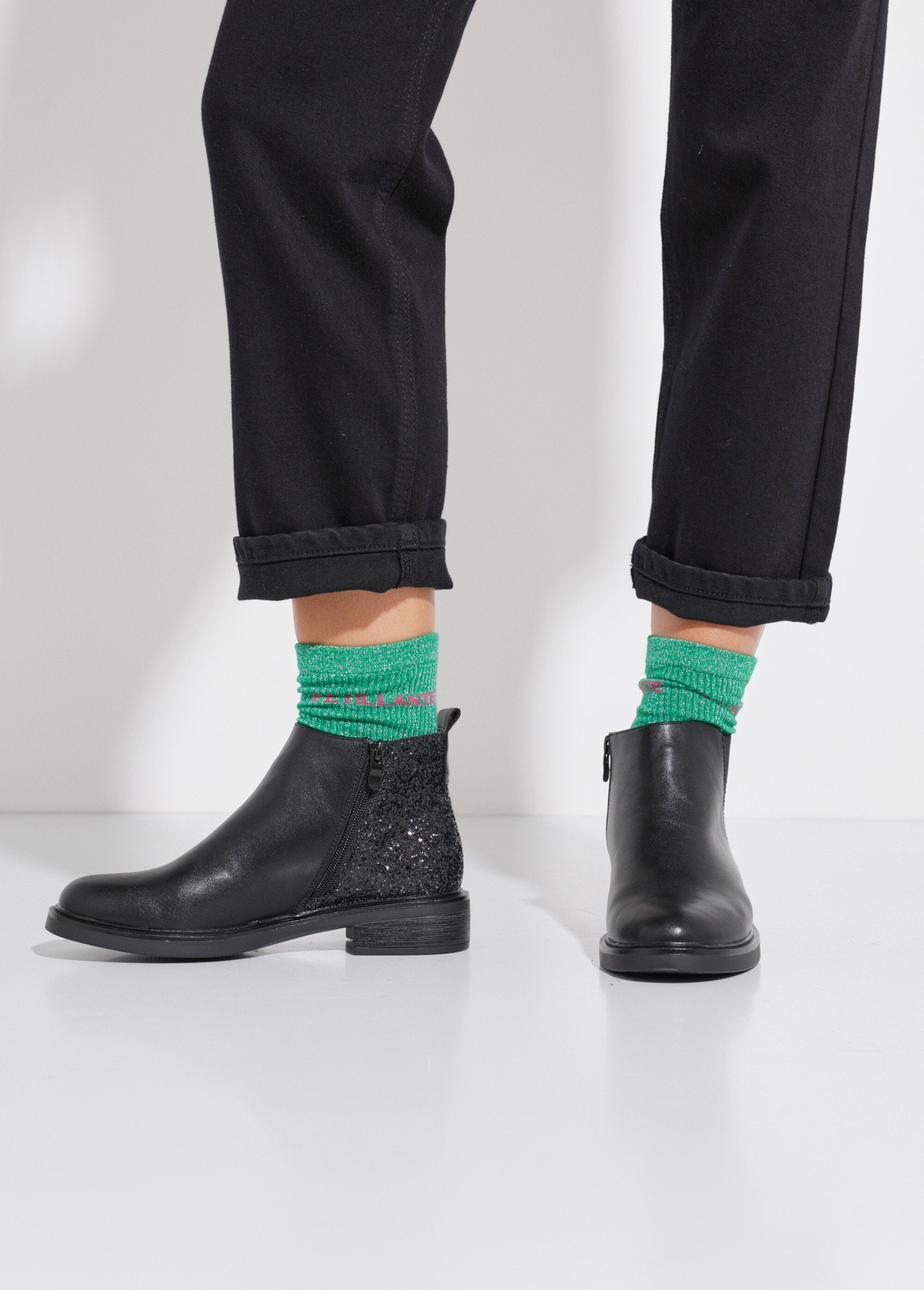 Stivali_Chelsea,_dettaglio_tacco_in_paillettes_Noir_SF1_slim