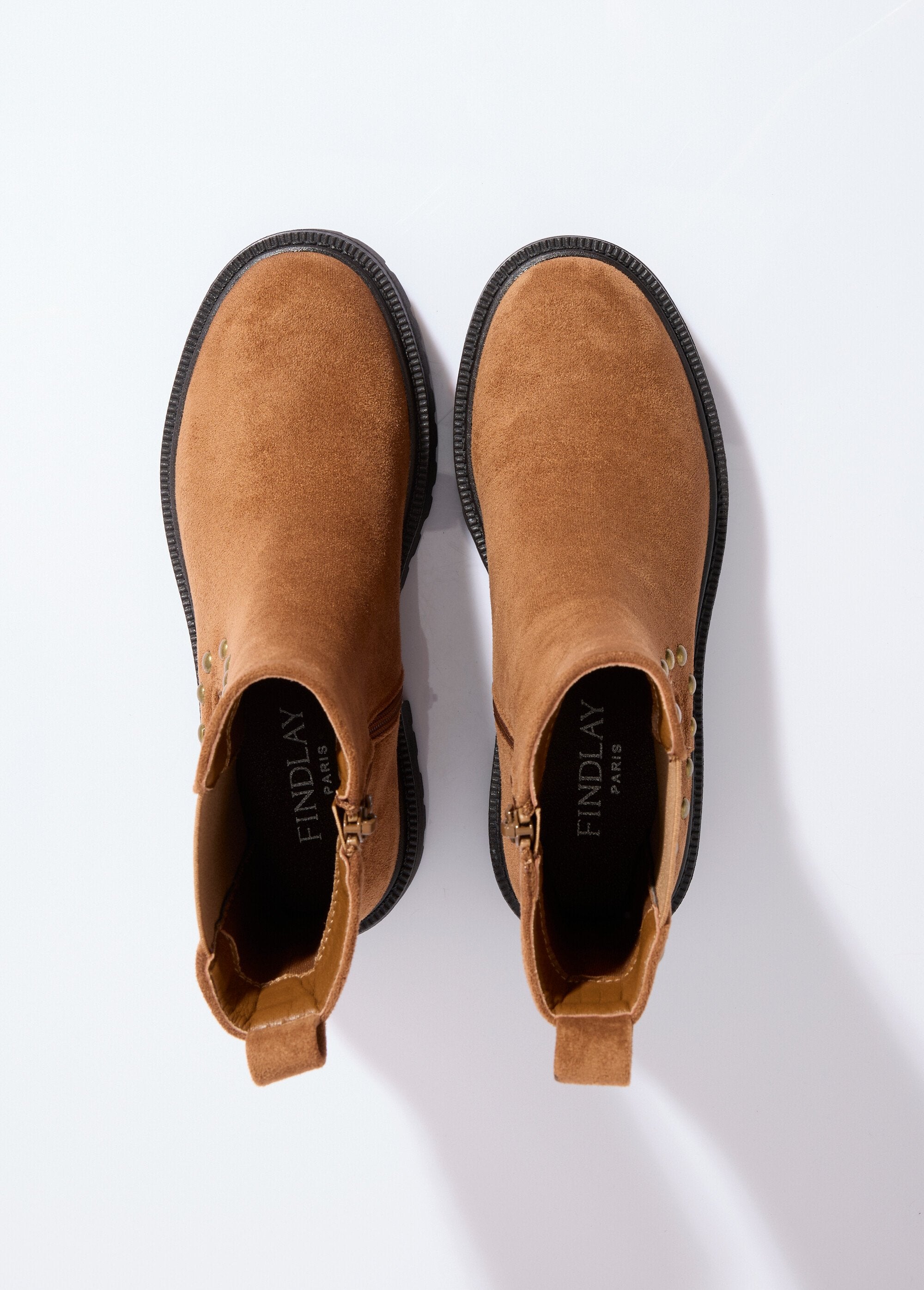 Stivali_Chelsea_in_similpelle_con_borchie_in_metallo_Camel_OV1_slim