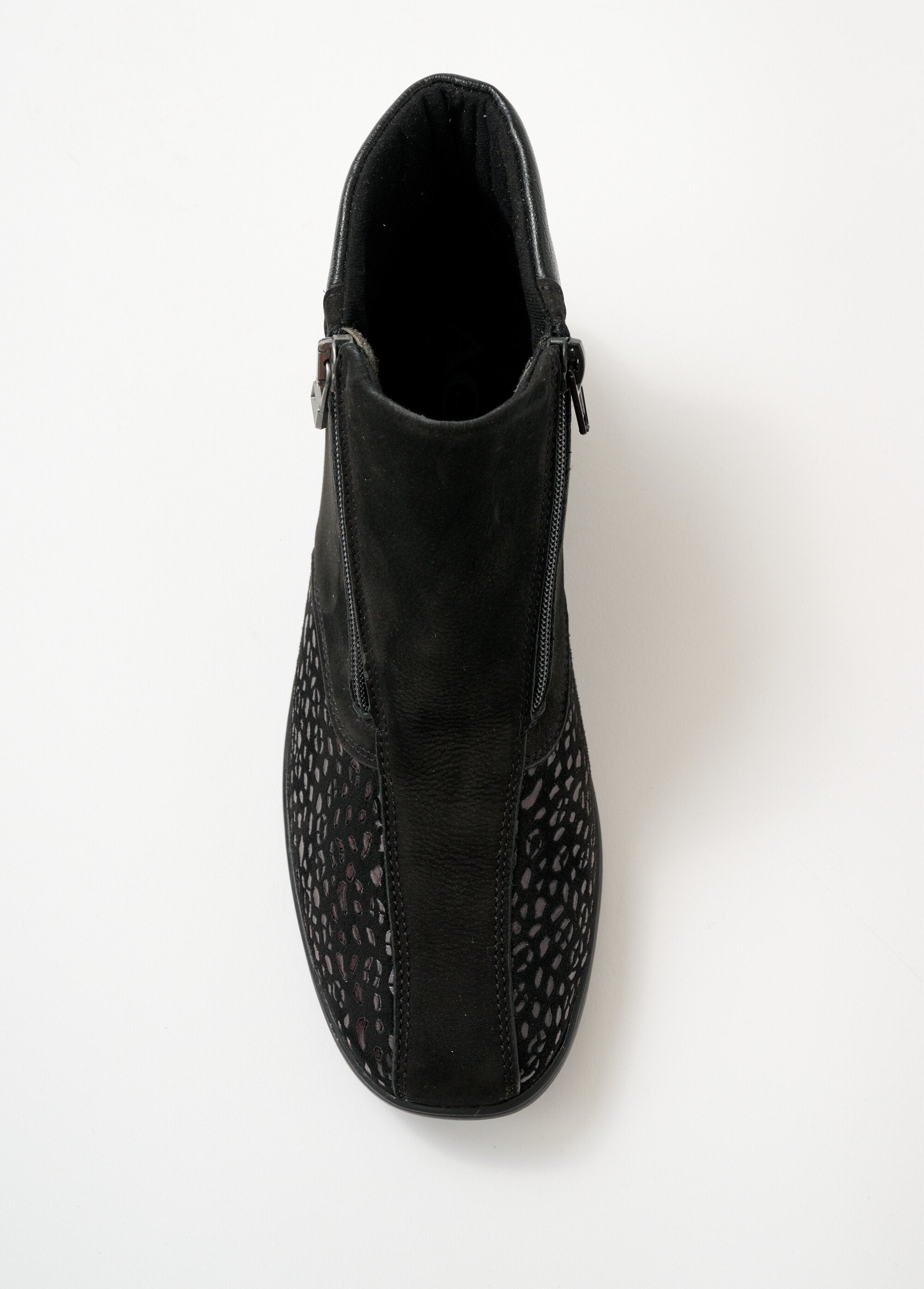 Stivali_in_pelle_nubuck_con_lati_elasticizzati_NERO_OV1_slim