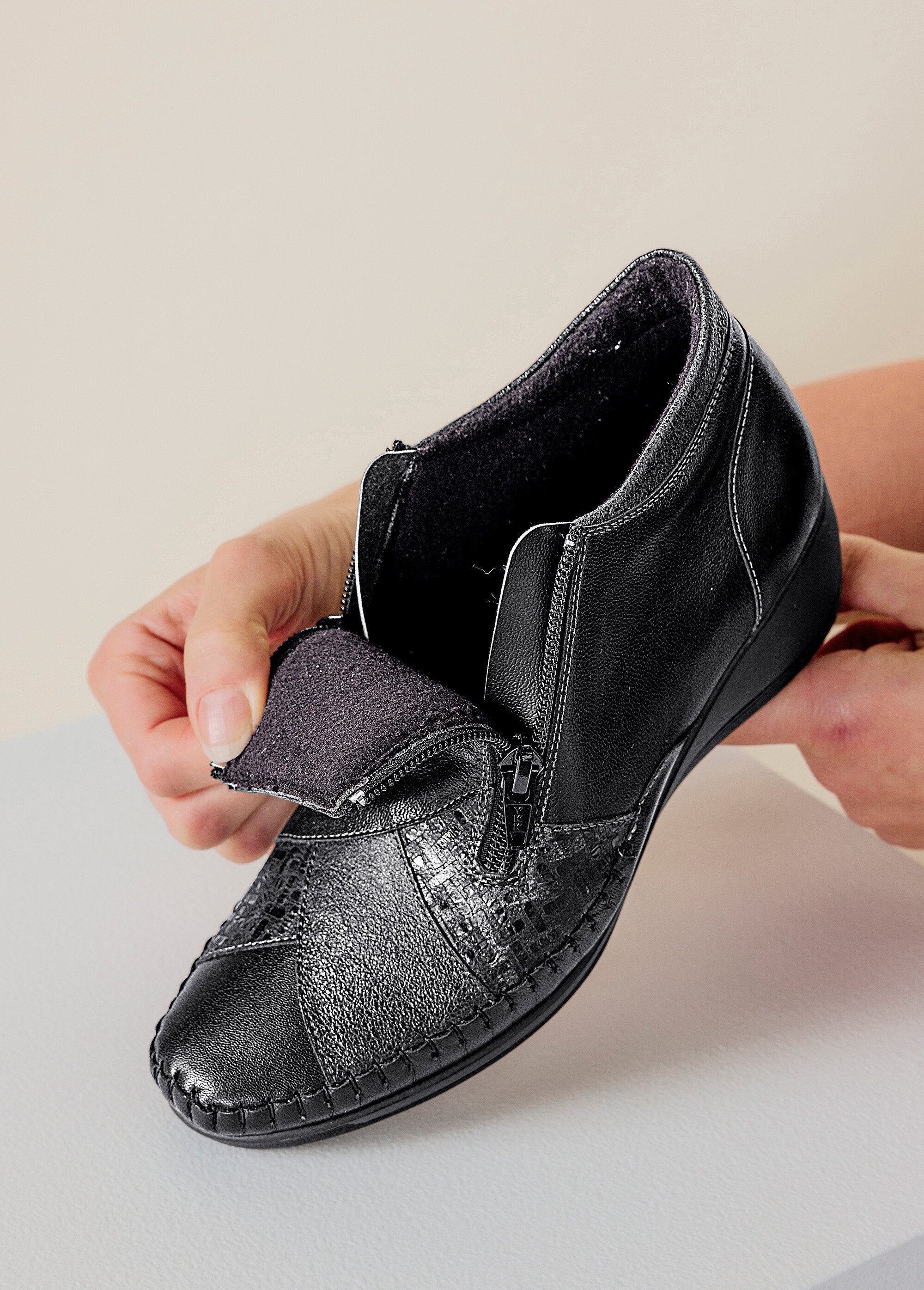 Stivali_in_pelle_con_cerniera_di_larghezza_comfort_Nero_DE1_slim