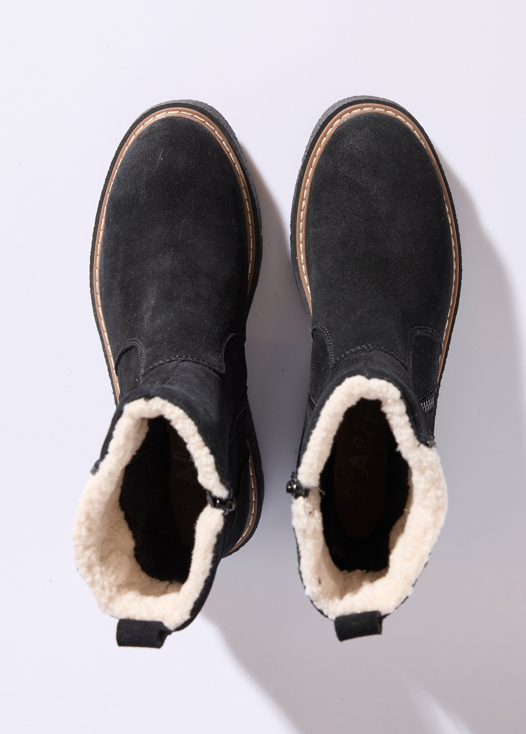 Stivaletti_in_pelle,_dettaglio_in_pelliccia_Noir_OV1_slim