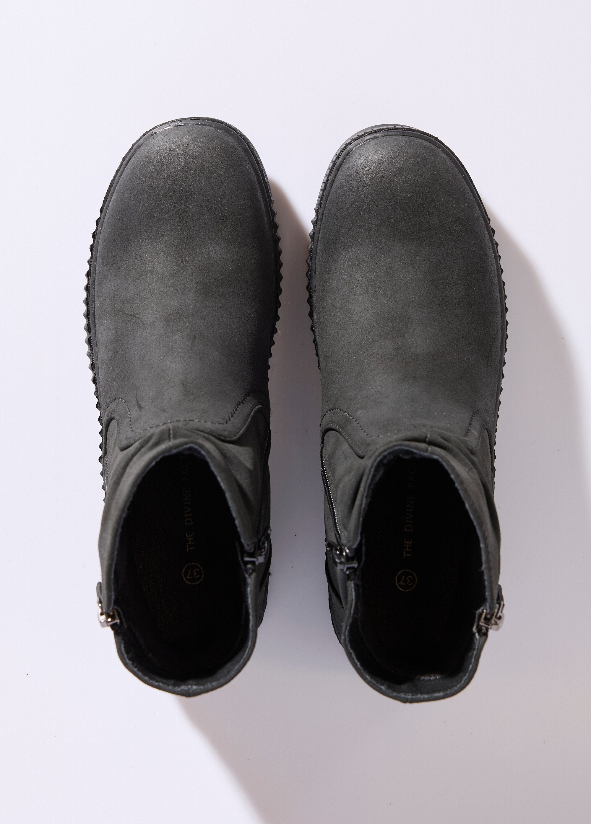 Stivali_in_pelle_scamosciata_con_suola_a_zeppa_Noir_OV1_slim