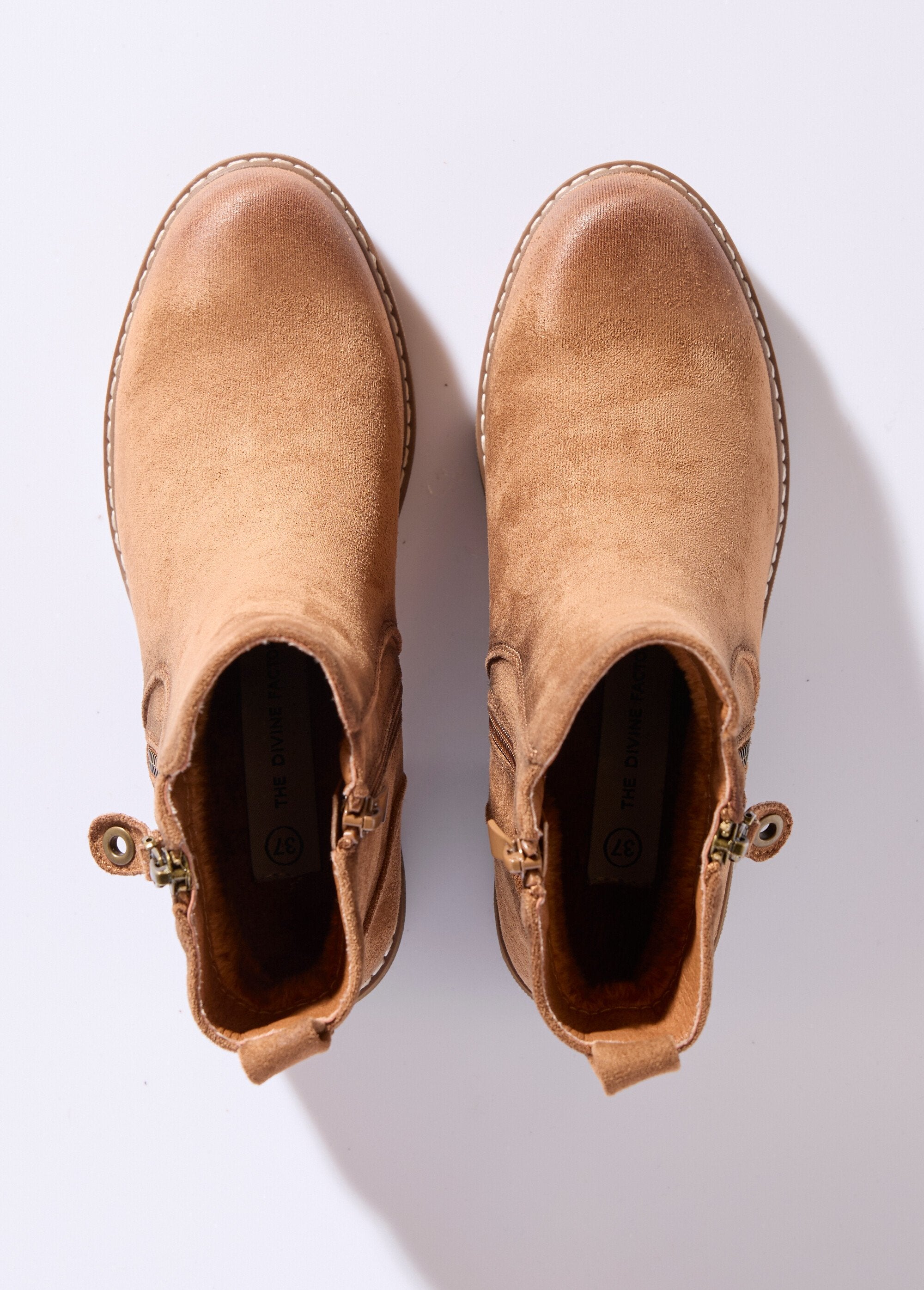 Stivali_con_cerniera_con_tacco_e_punta_effetto_usato_Camel_OV1_slim