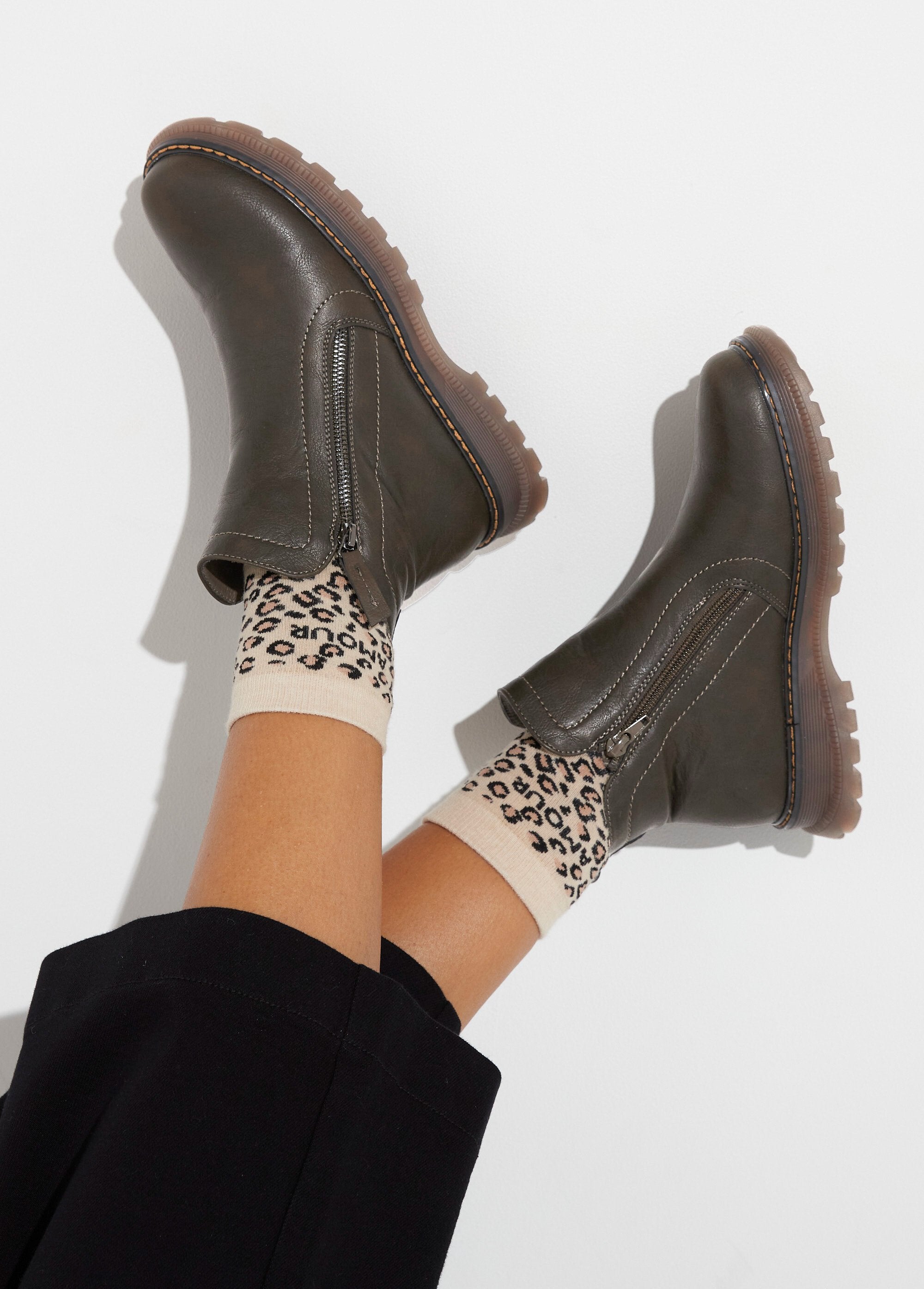 Stivali_con_cerniera,_cuciture_a_contrasto_Kaki_SF1_slim