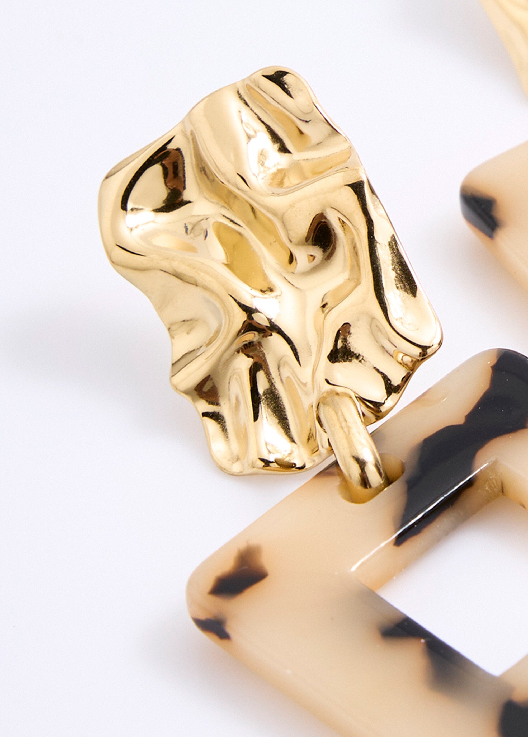 Orecchini_pendenti_quadrati_traforati_Dore_et_ecaille_DE1_slim