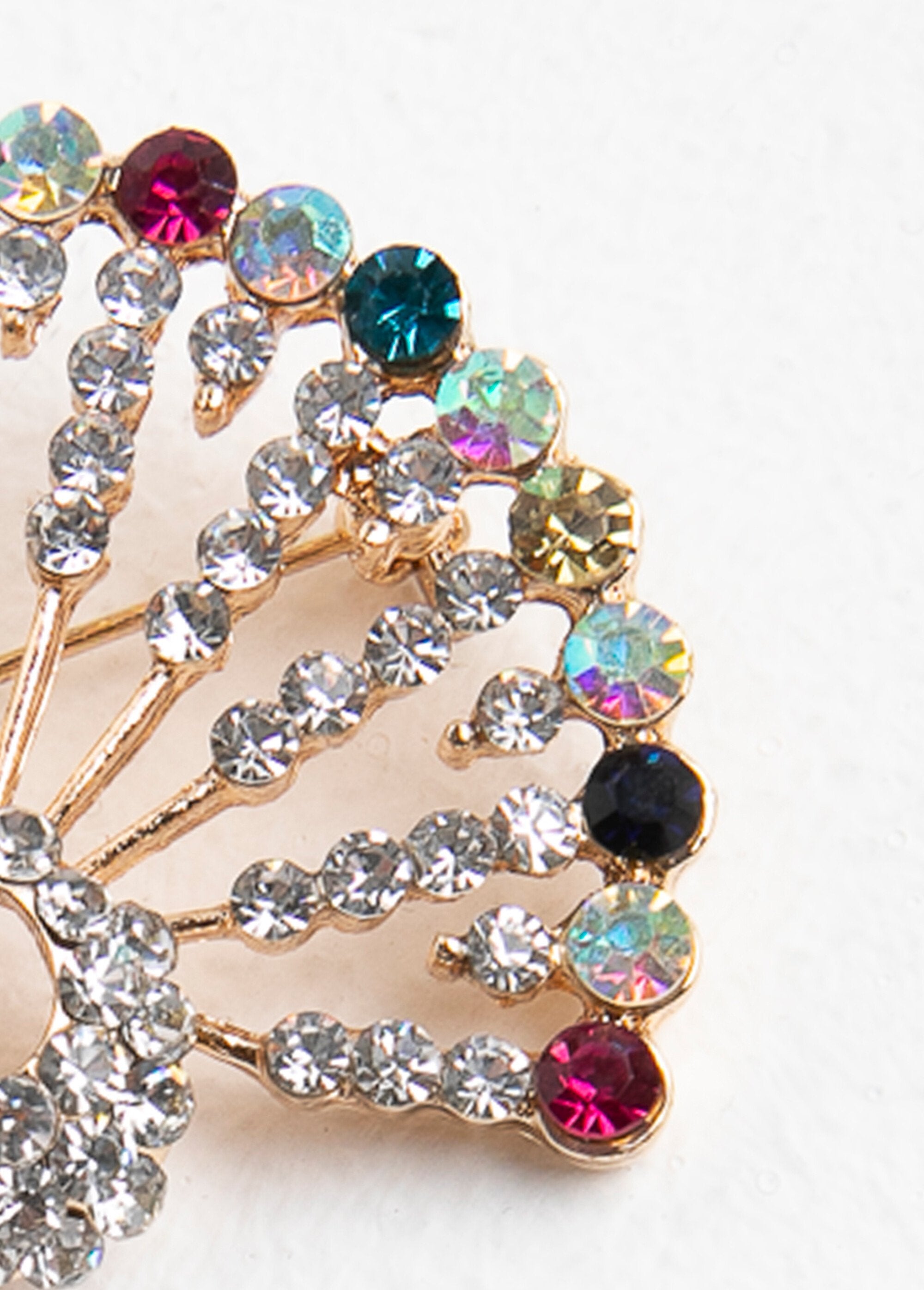 Spilla_a_forma_di_pavone_multicolore_Broche_paon_DE1_slim