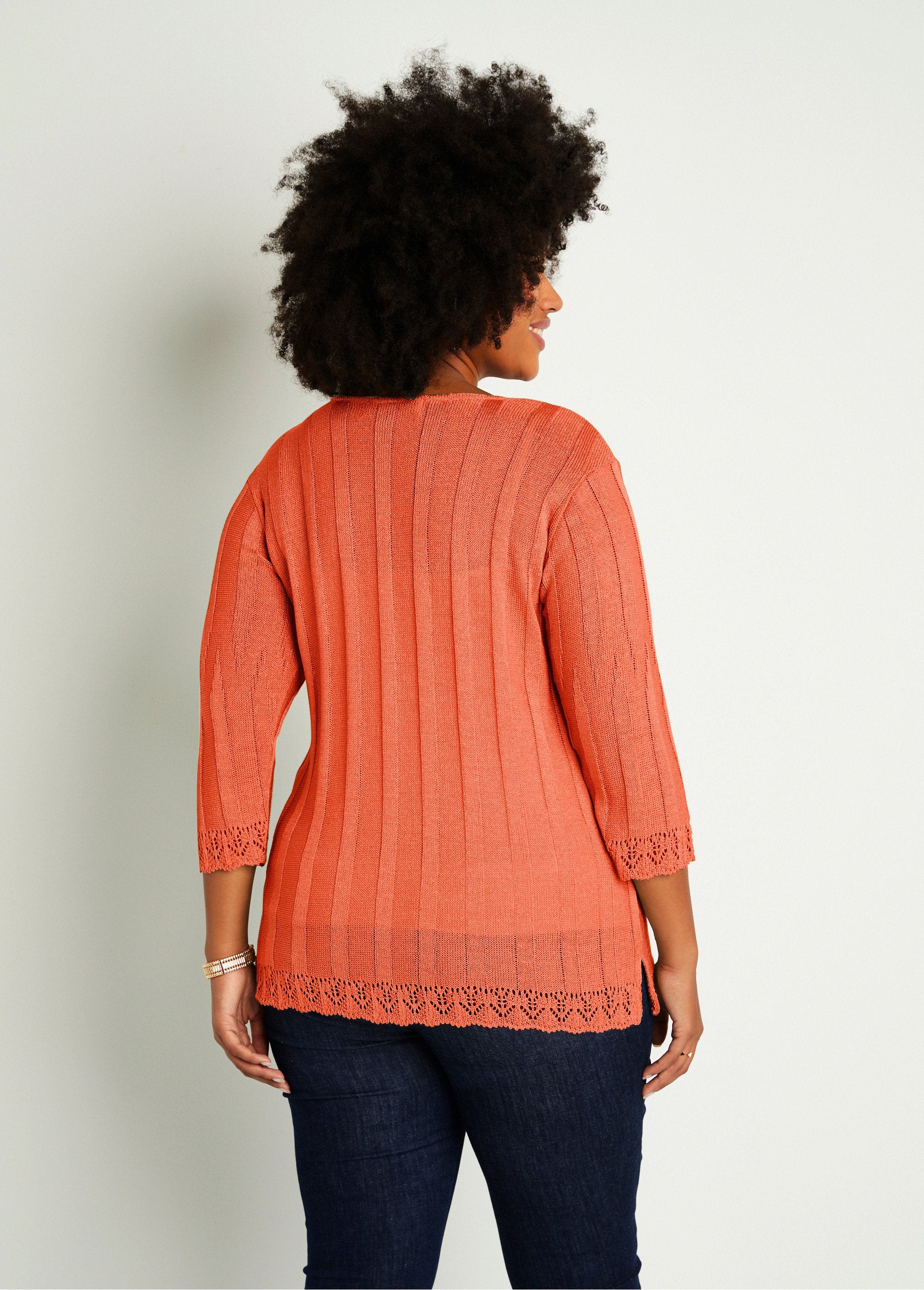 Cardigan_lungo_abbottonato_e_traforato_Corail_DO1_curvy