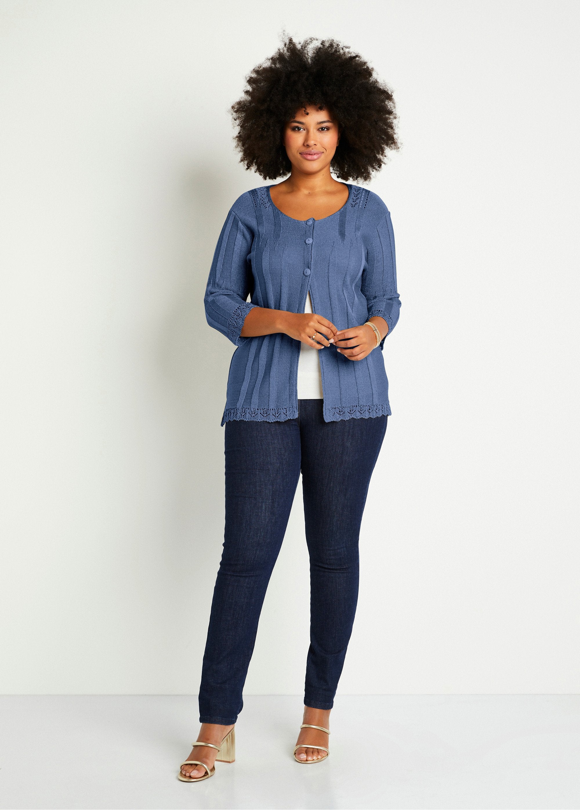 Cardigan_lungo_abbottonato_e_traforato_BLU_SF1_curvy