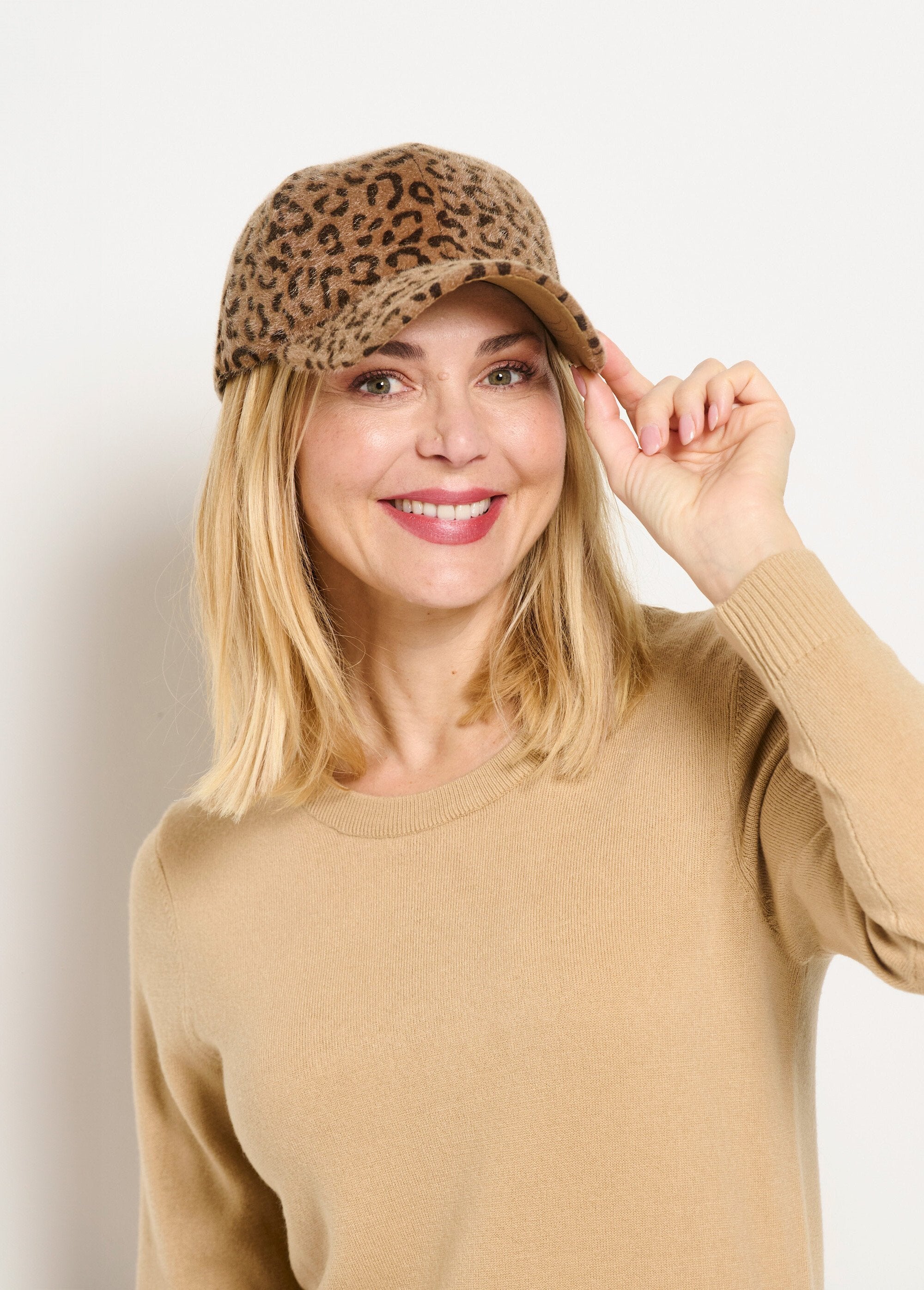 Berretto_in_pelliccia_sintetica_leopardata_Leopard_FA1_slim