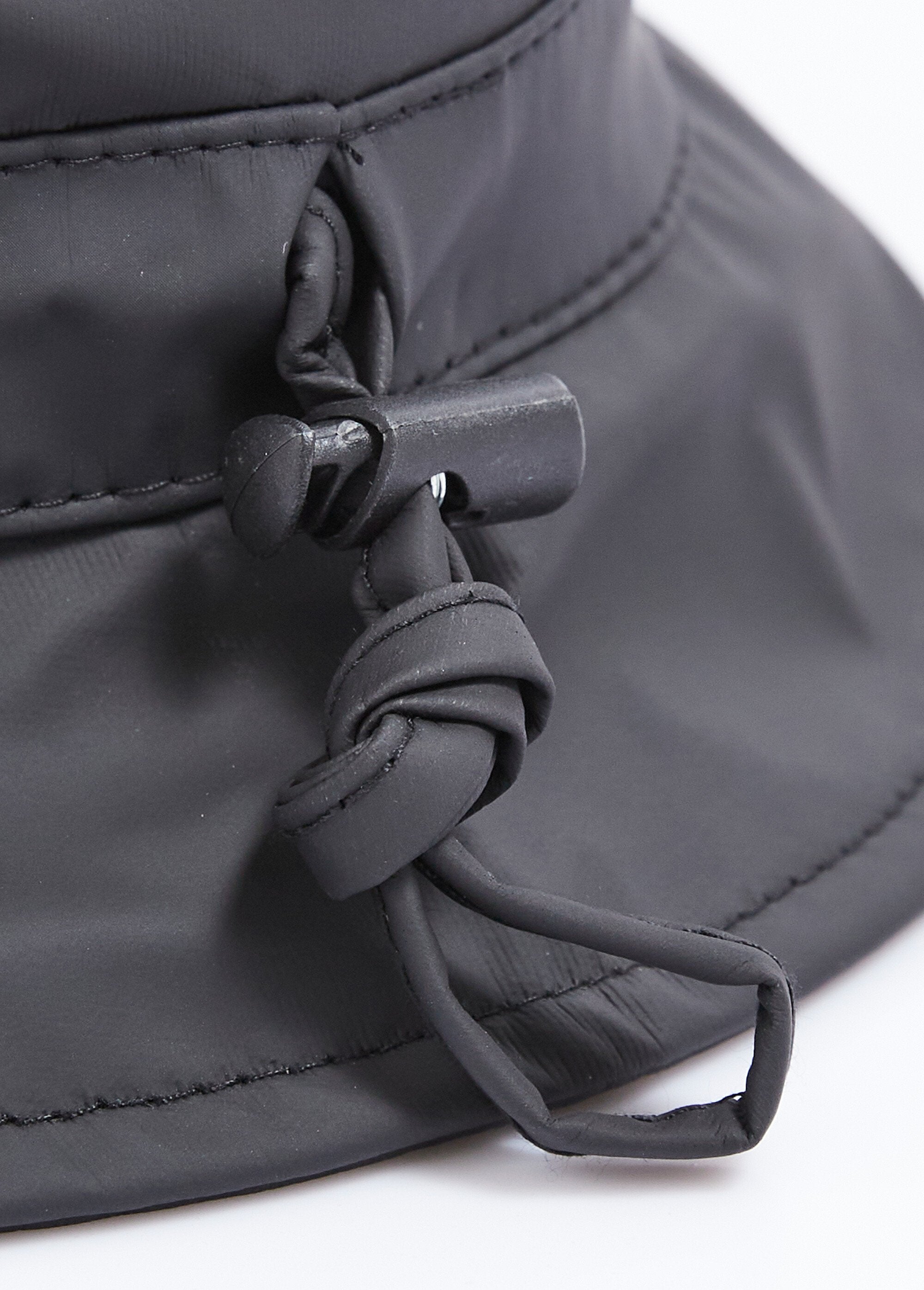 Cappello_da_pioggia_foderato_in_pile_Noir_DE1_slim