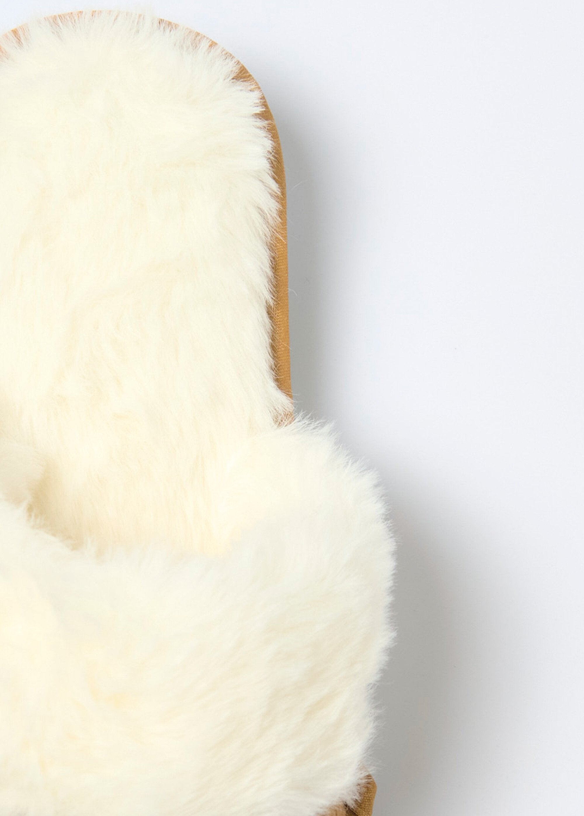 Pantofole_con_fodera_in_pelliccia_e_camoscio_Camel_DE1_slim