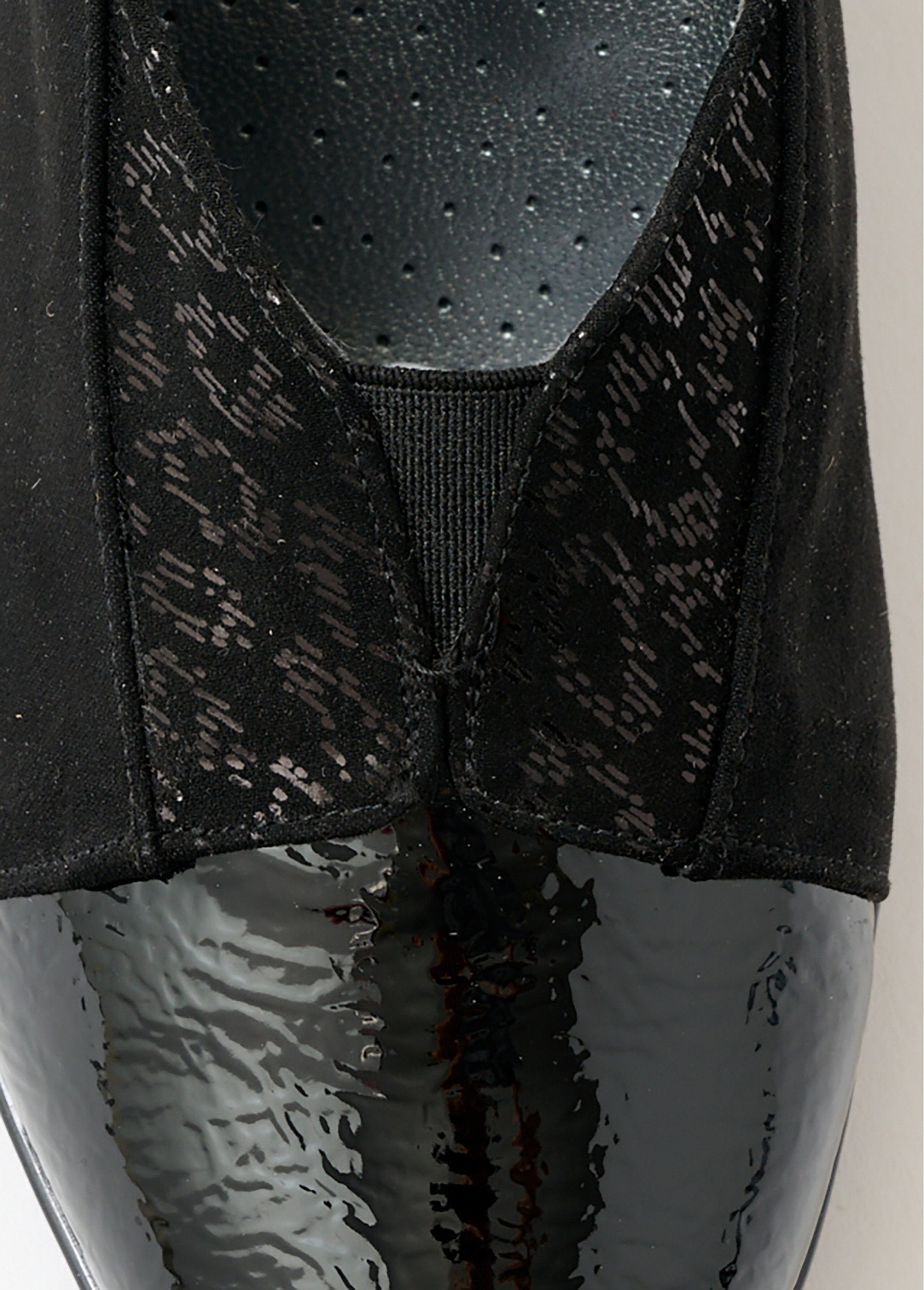 Scarpa_da_città_con_zeppa_di_larghezza_confortevole_Nero_DE1_slim